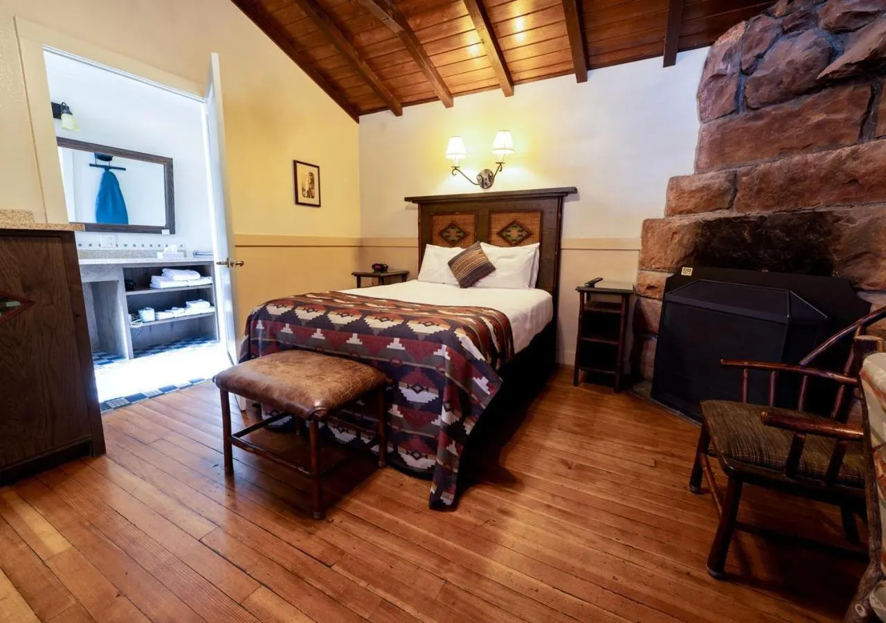 Bedroom, Bed in Zion Lodge - Inside the Park