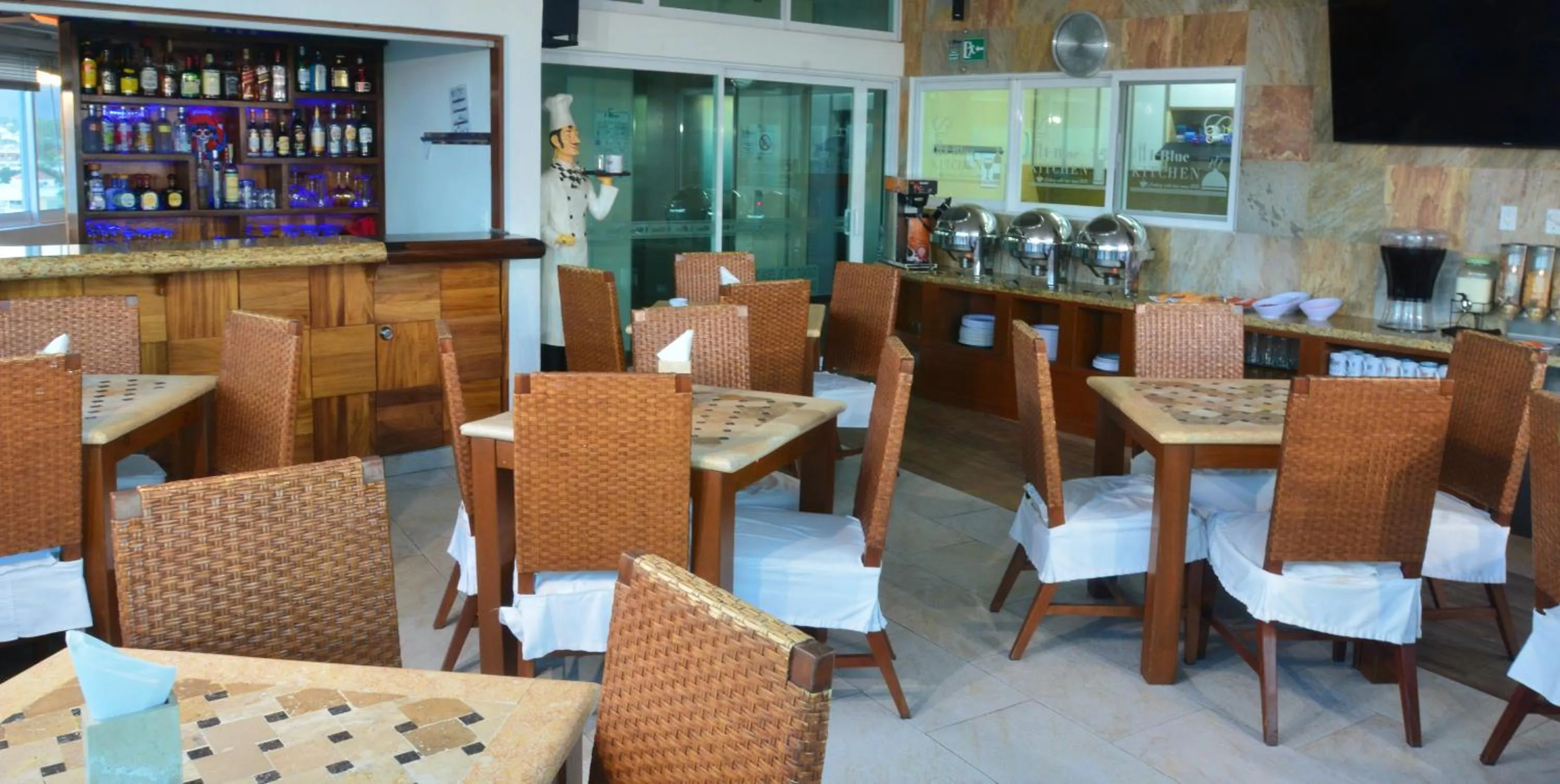 Restaurant/places to eat in Hotel HBlue Centro