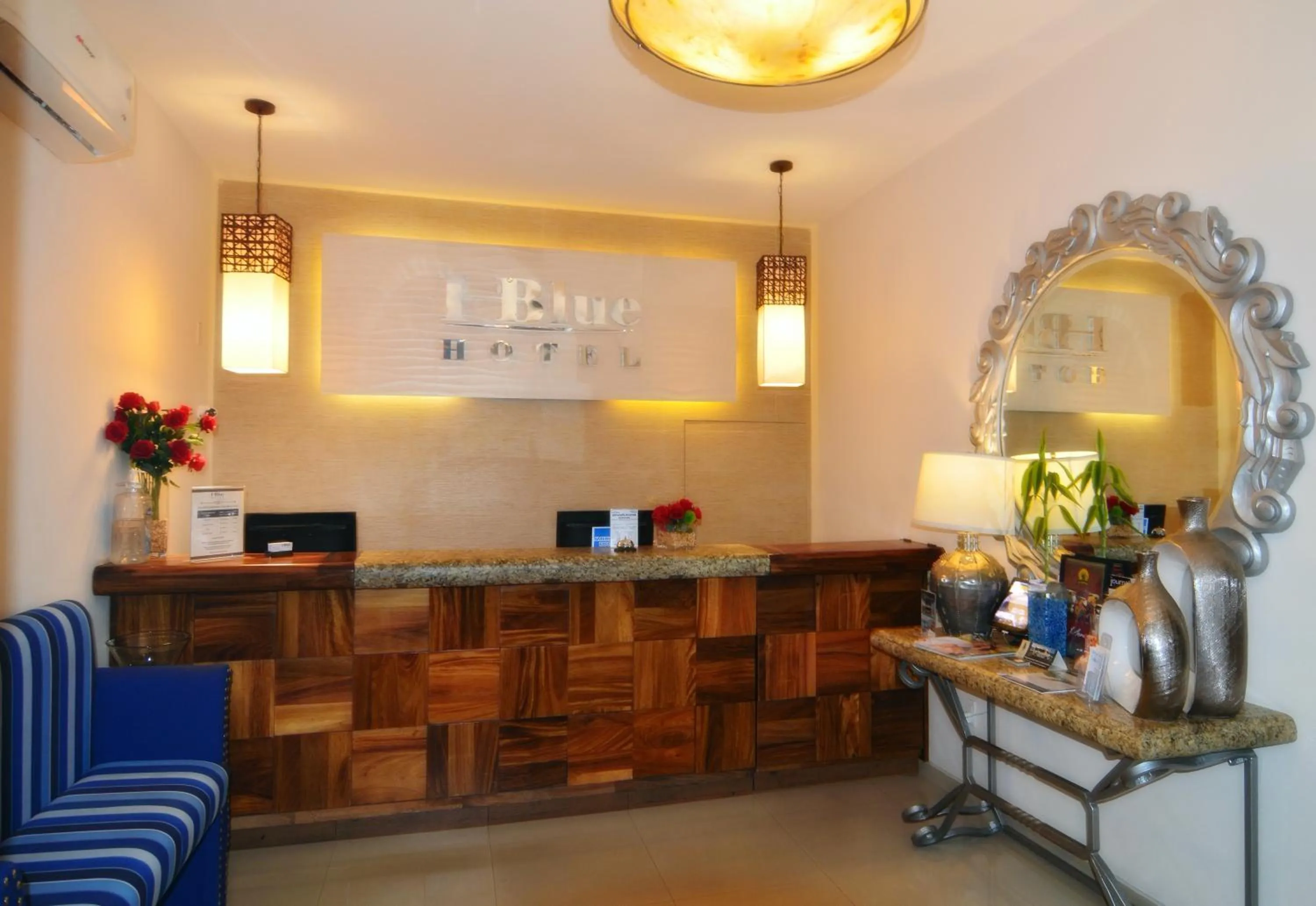 Lobby or reception in Hotel HBlue Centro