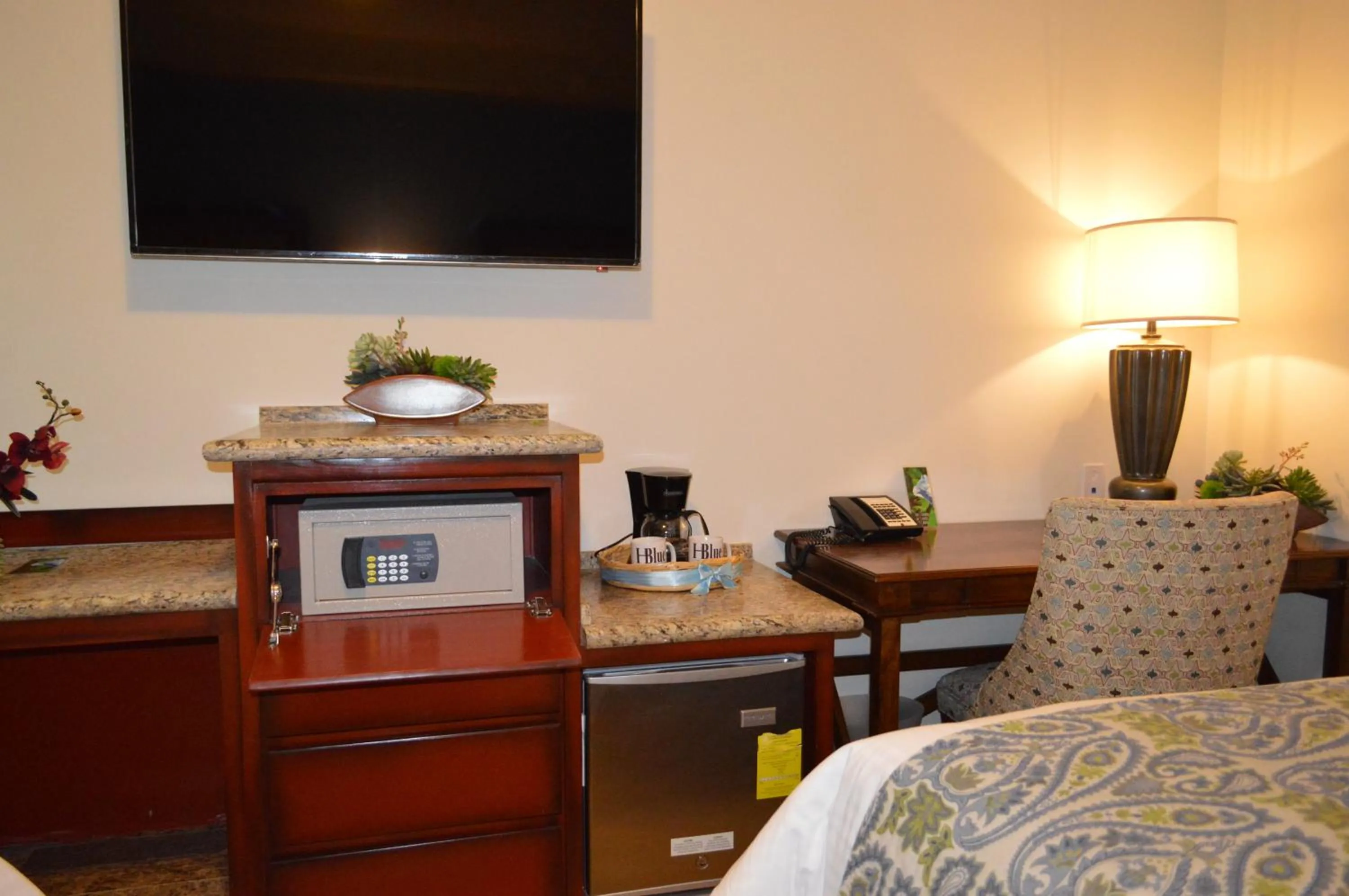 TV and multimedia, Bed in Hotel HBlue Centro