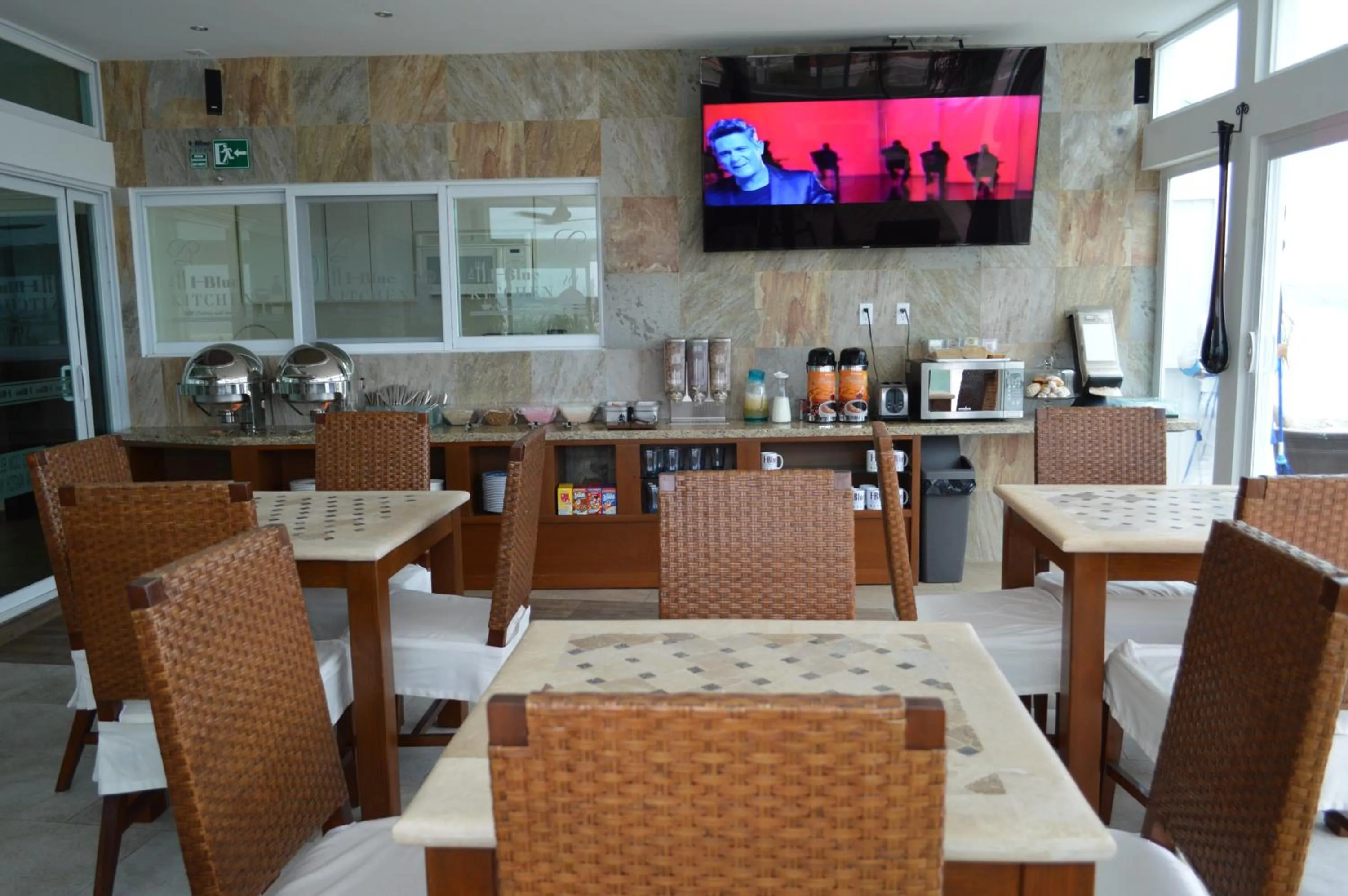 Restaurant/places to eat in Hotel HBlue Centro