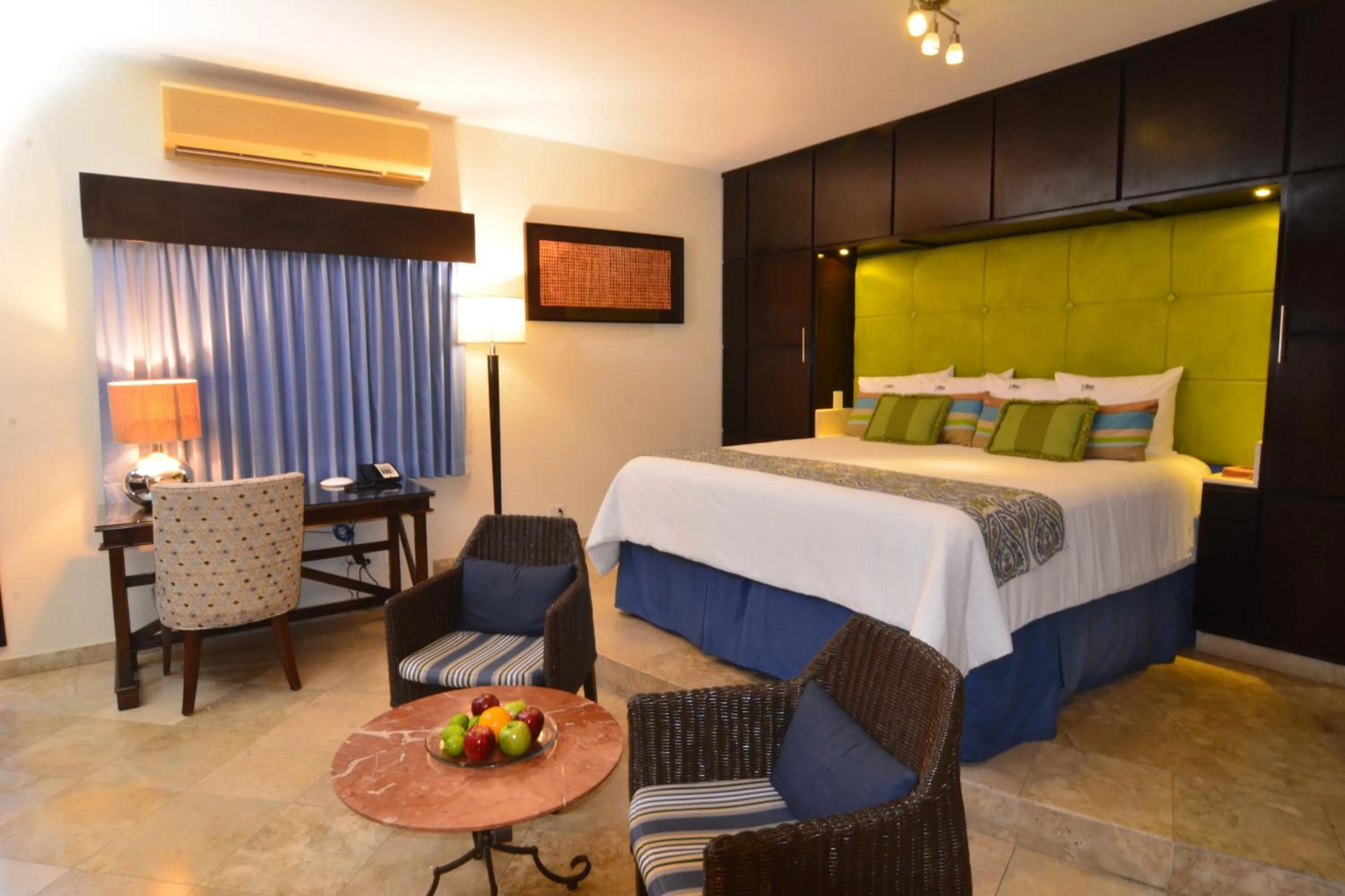 Photo of the whole room, Bed in Hotel HBlue Centro