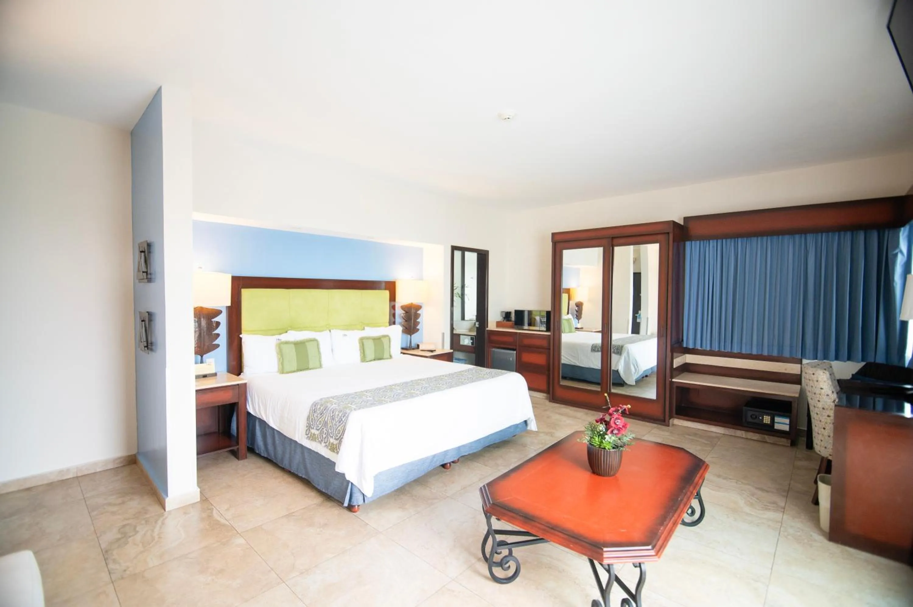 Photo of the whole room, Bed in Hotel HBlue Centro