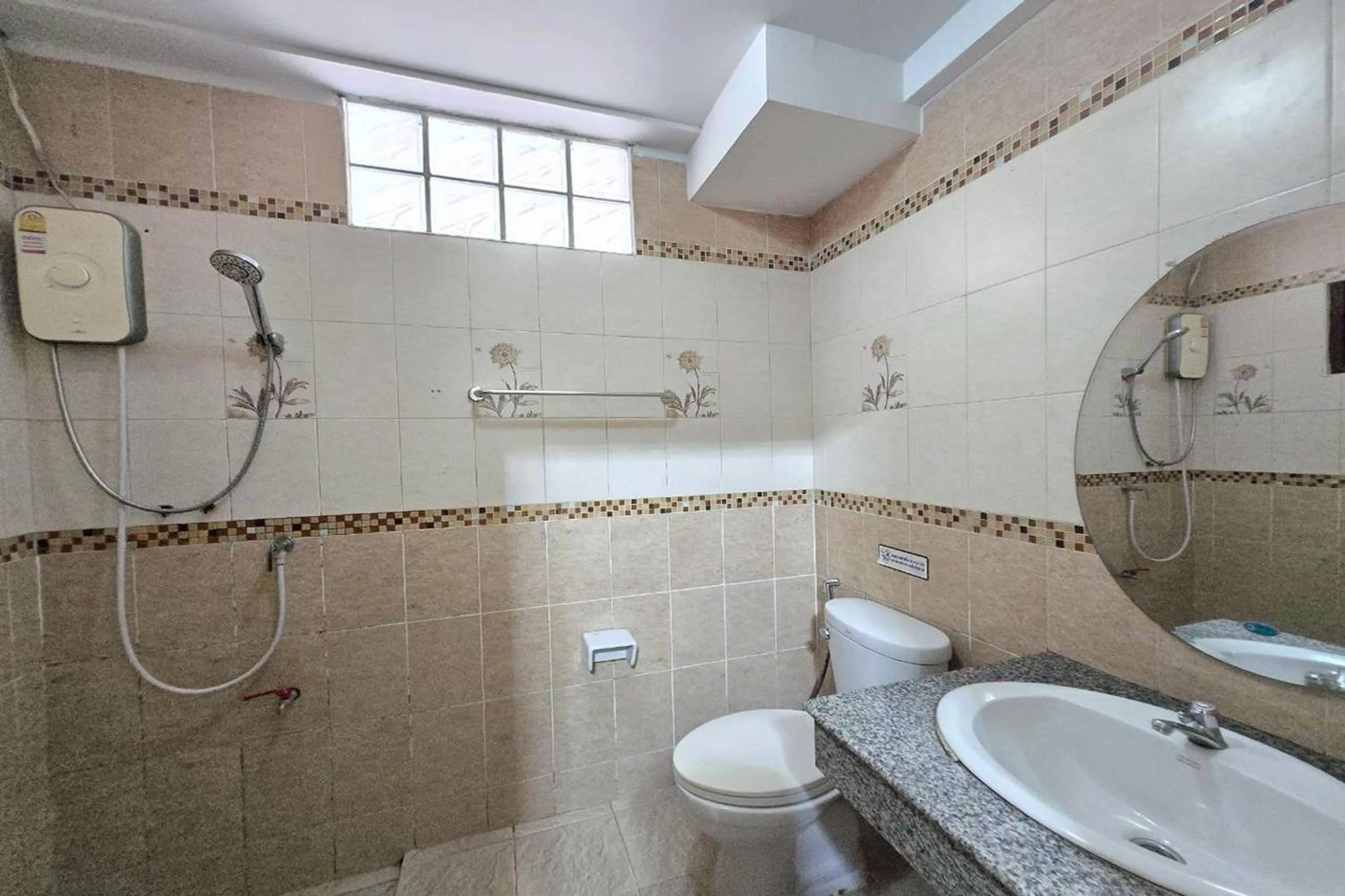 Shower in Baan Sabai Guesthouse