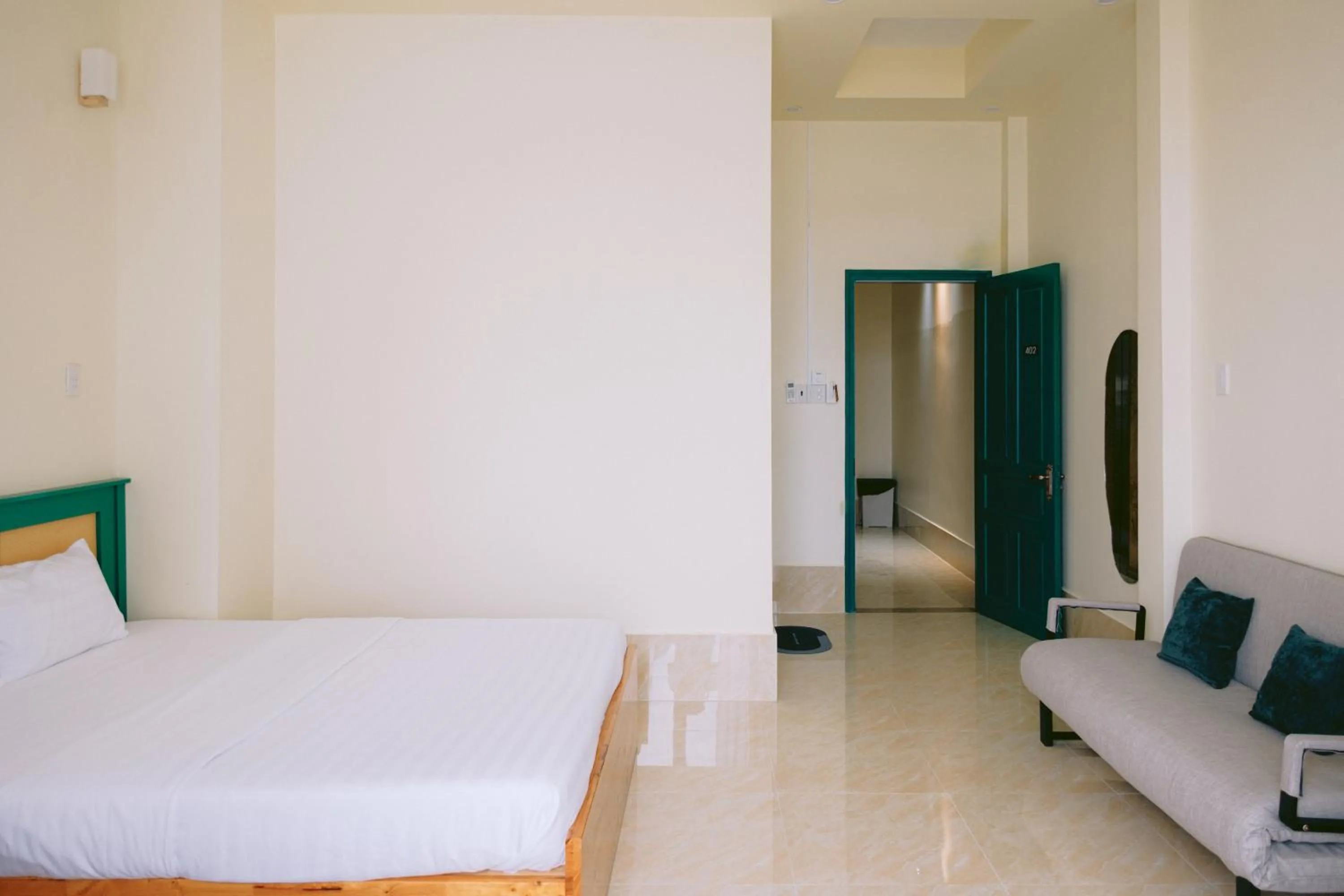 Photo of the whole room, Bed in De Rivé Homestay 2 - Bến Ninh Kiều