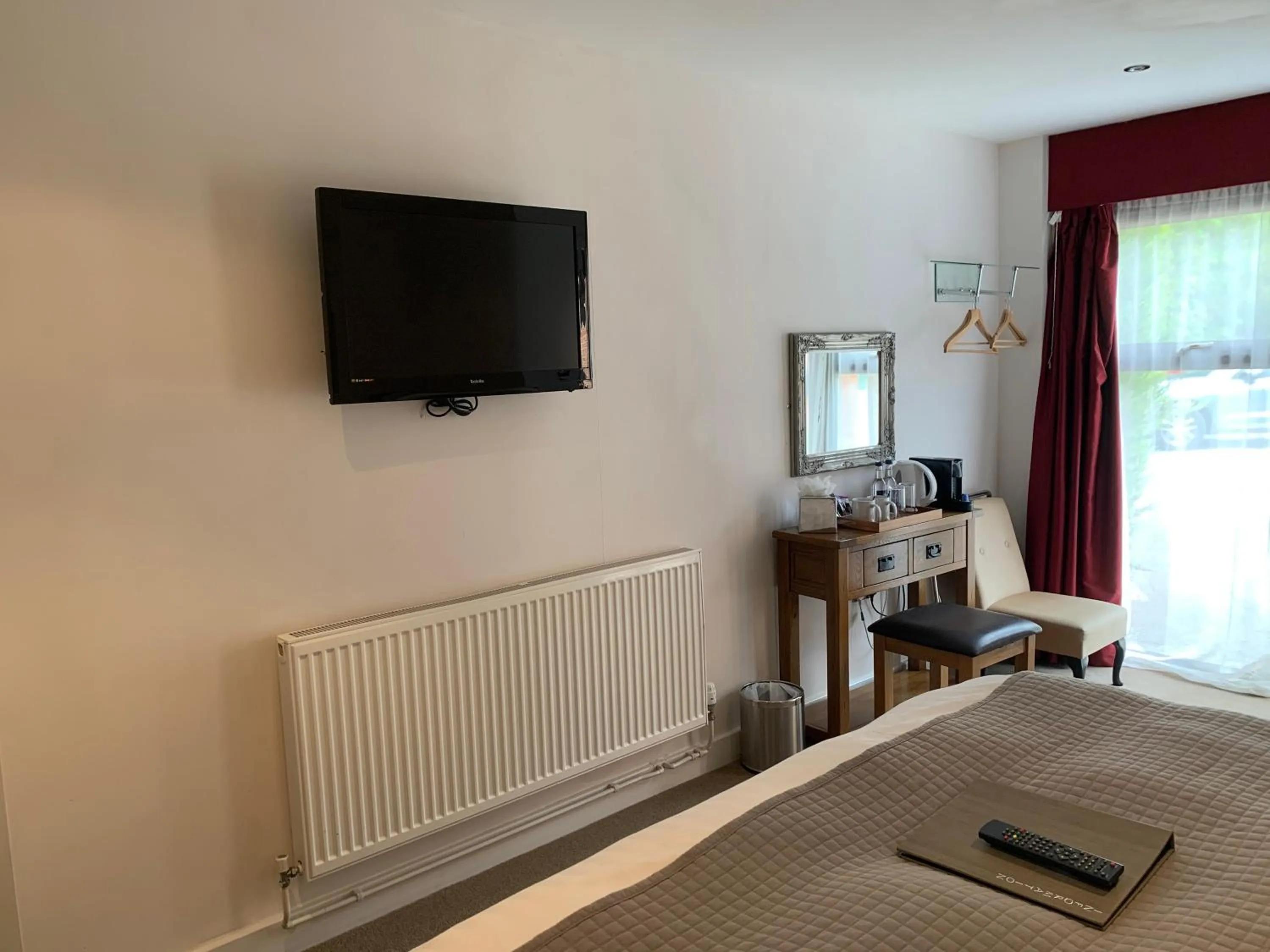 Photo of the whole room in Badgemore Park