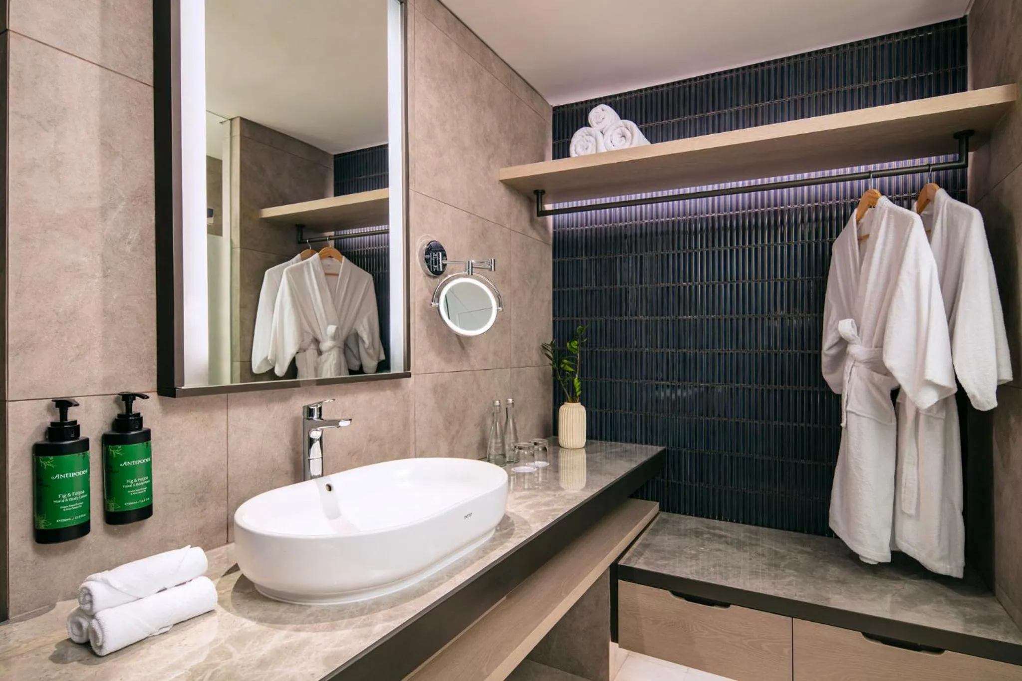 Photo of the whole room in Crowne Plaza Labuan Bajo by IHG