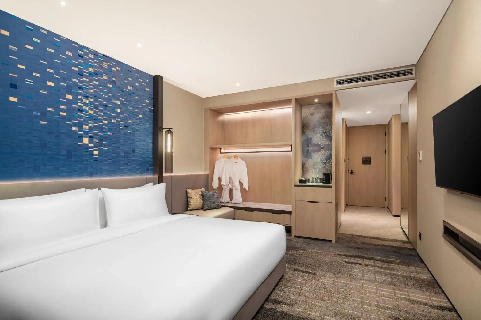 Standard King Room - single occupancy - Accessible in Crowne Plaza Labuan Bajo by IHG Standard King Room - single occupancy - Accessible in Crowne Plaza Labuan Bajo by IHG
