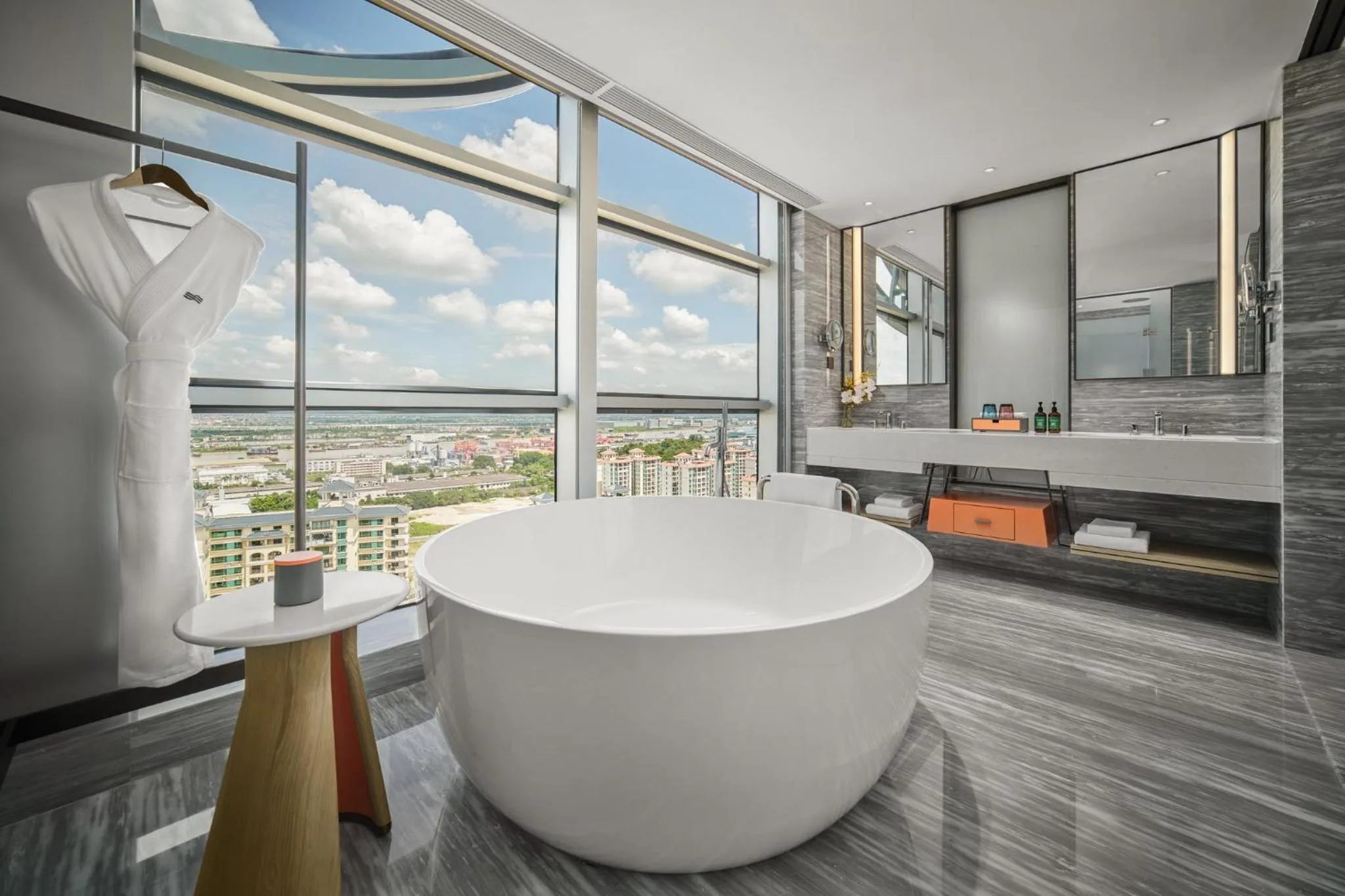 Photo of the whole room in Crowne Plaza Zhongshan Torch High-tech Zone by IHG