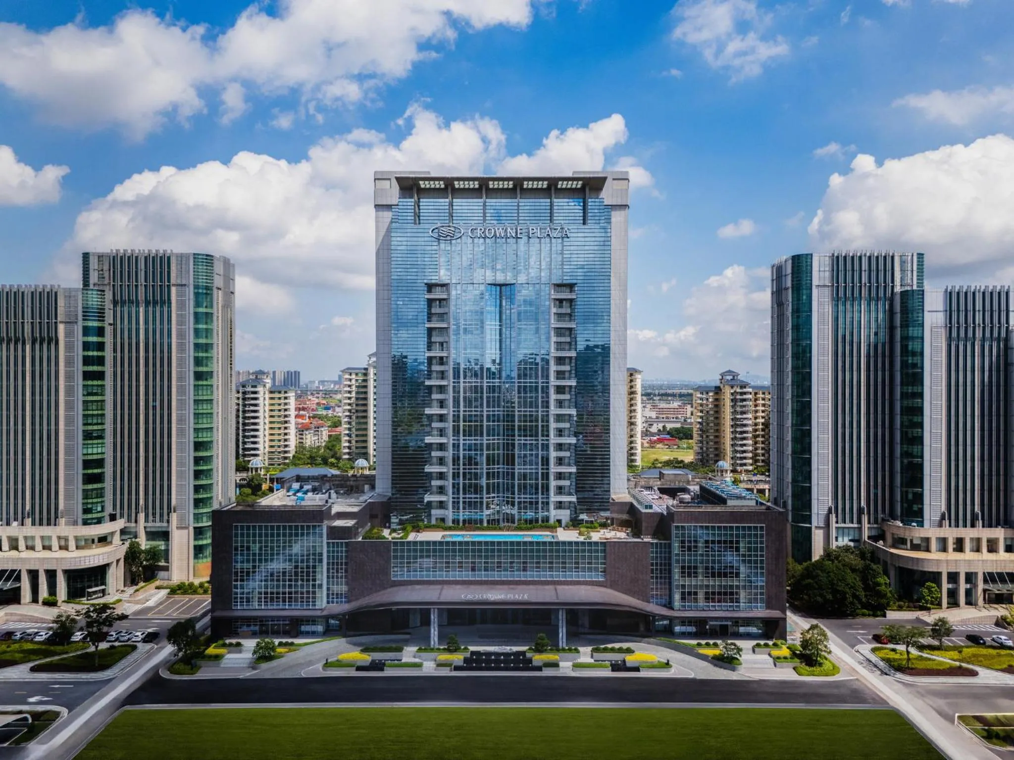 Property building in Crowne Plaza Zhongshan Torch High-tech Zone by IHG