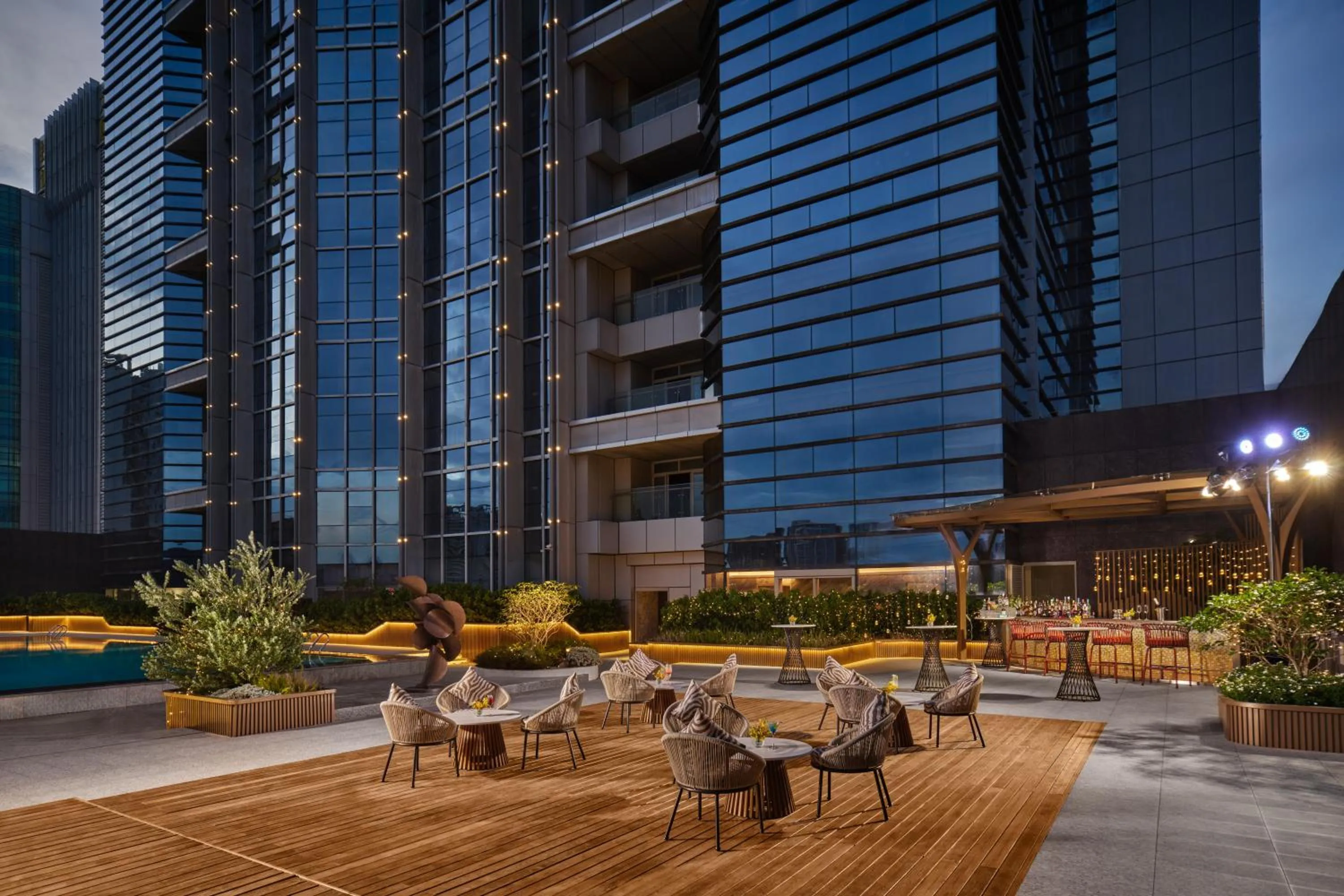 Lounge or bar in Crowne Plaza Zhongshan Torch High-tech Zone by IHG