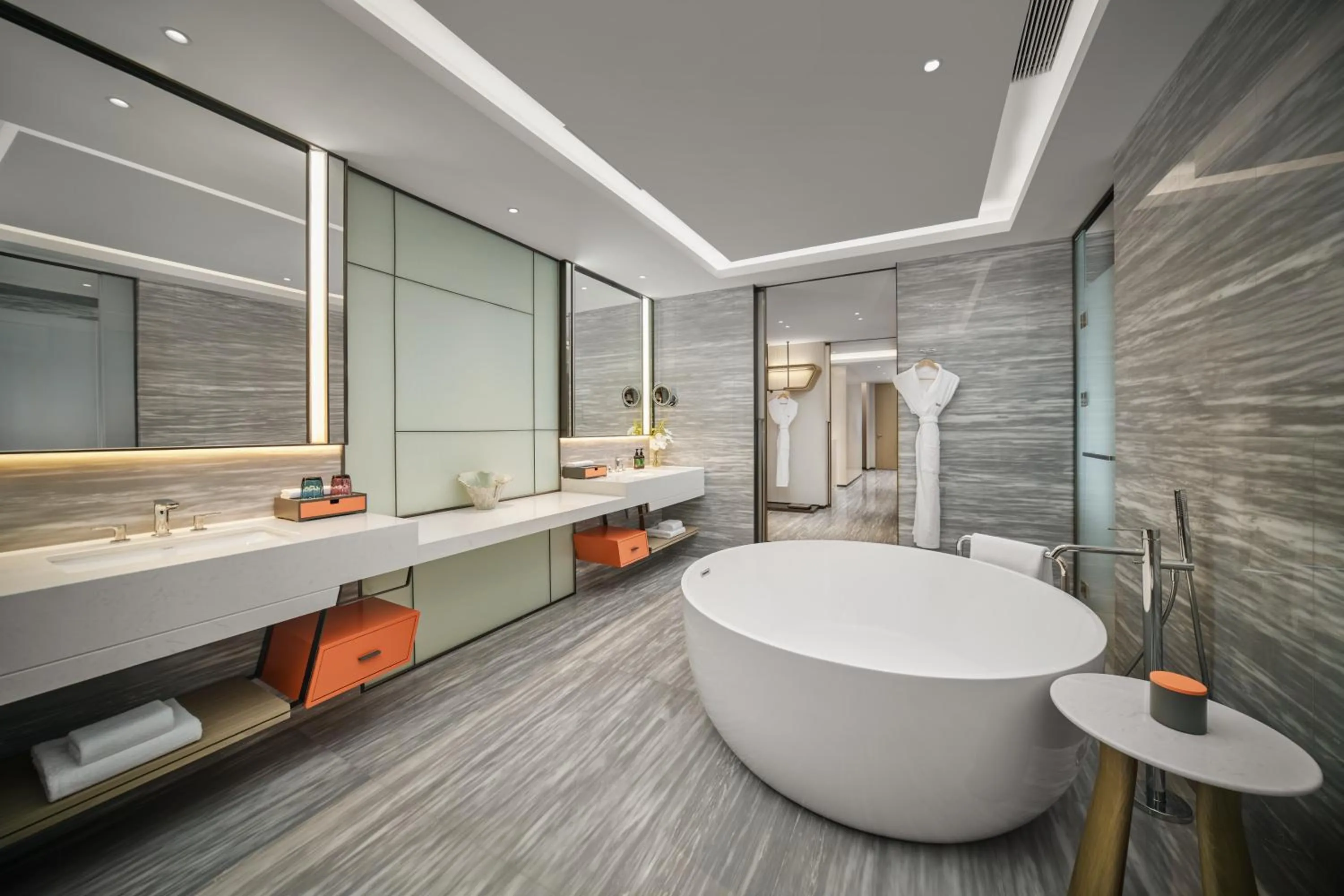 Bathroom in Crowne Plaza Zhongshan Torch High-tech Zone by IHG