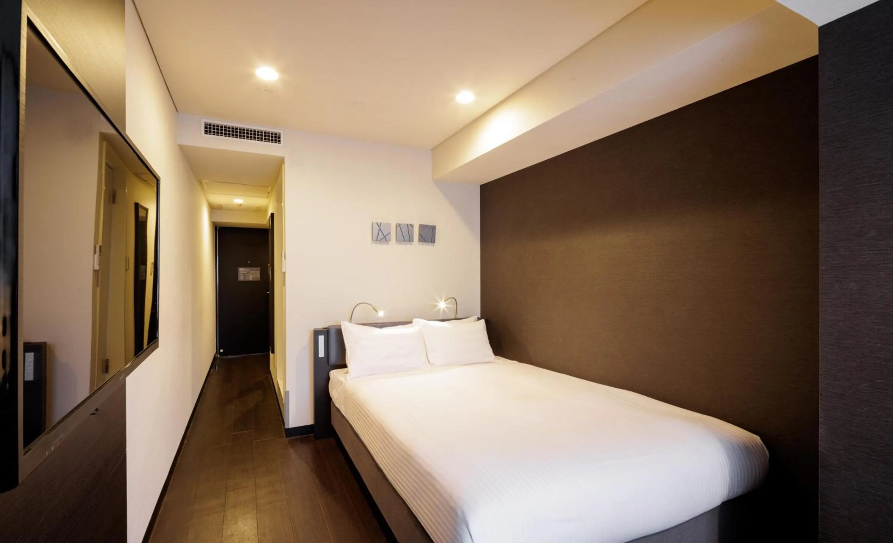 Photo of the whole room, Bed in HOTEL AMANEK Osaka Namba