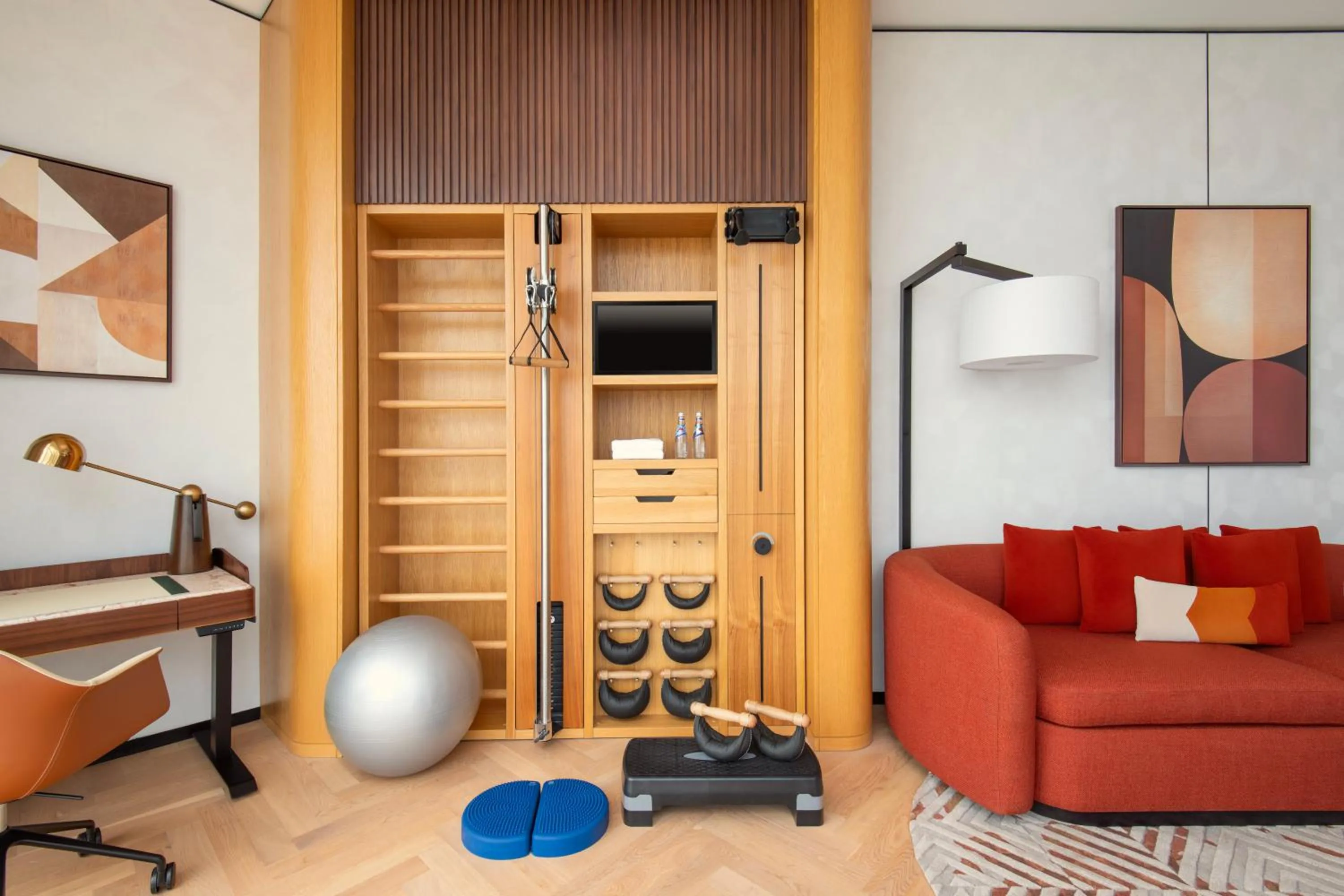 Living room in Swissôtel Corniche Park Towers Doha