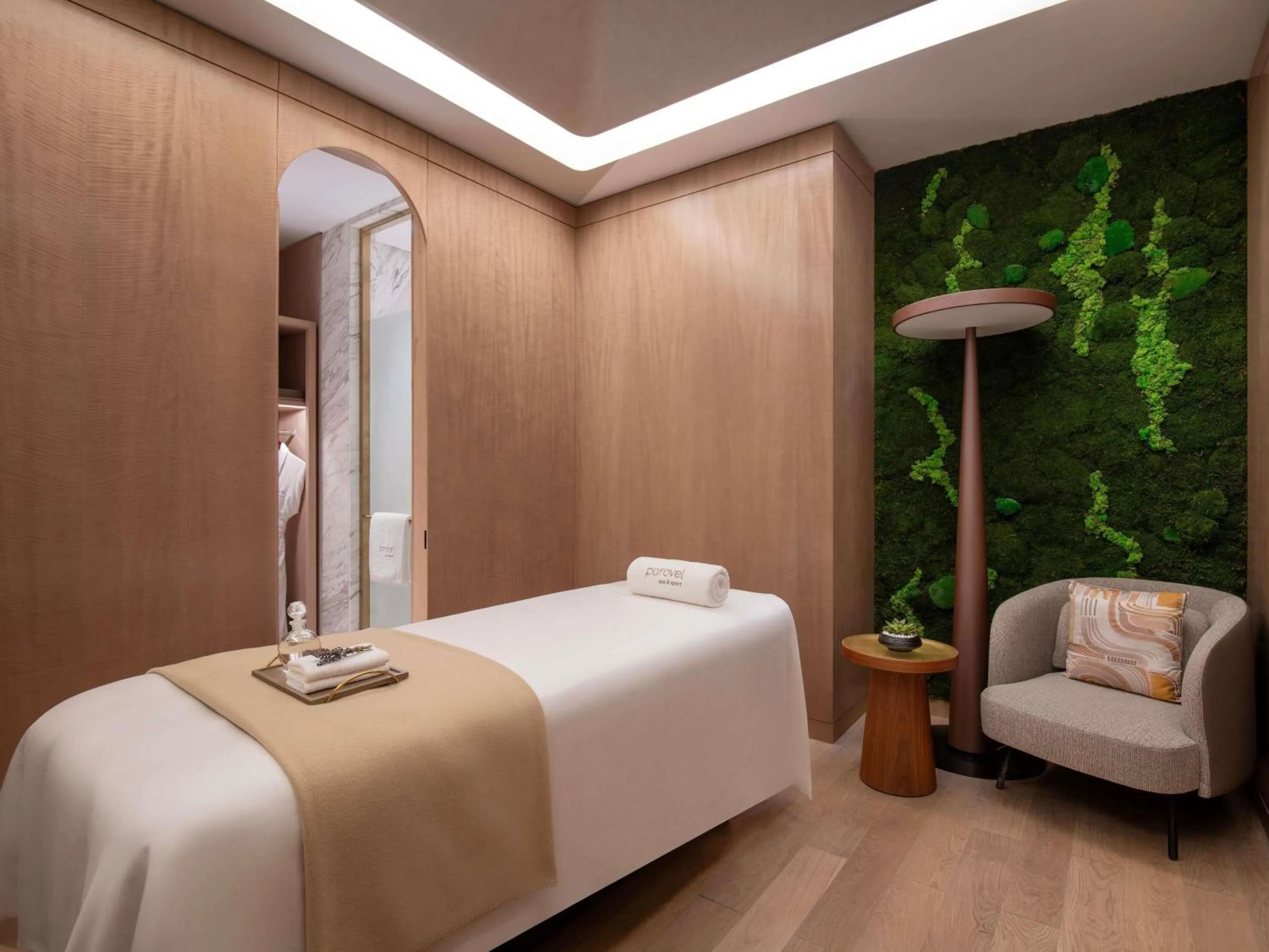 Spa and wellness centre/facilities, Bed in Swissôtel Corniche Park Towers Doha