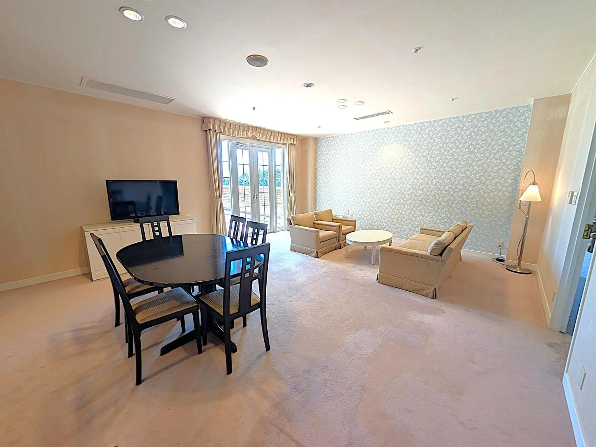 Photo of the whole room in Yugashima Golf Club & Hotel Resort