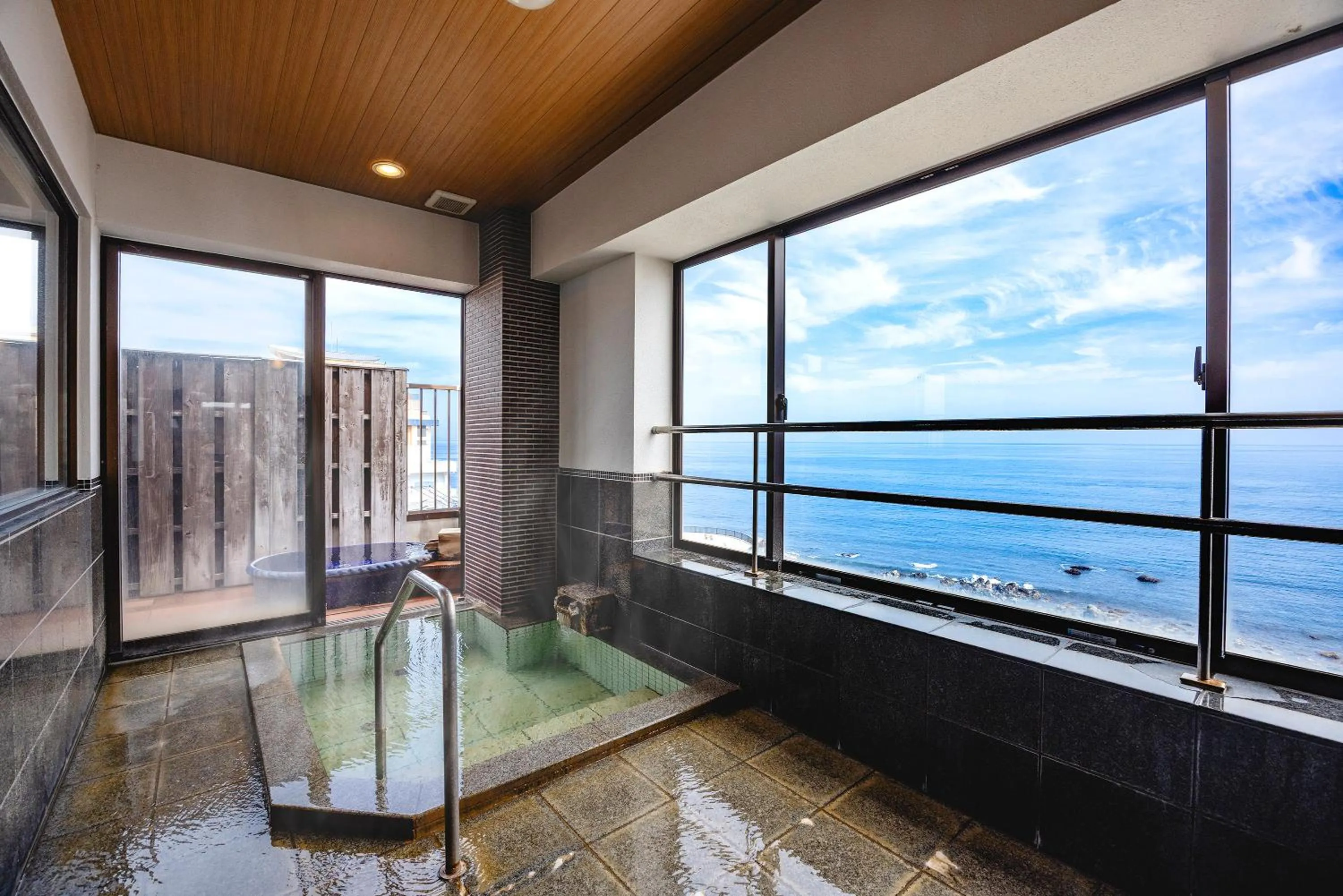 Hot Spring Bath in Shinyu no Yado SAZANA