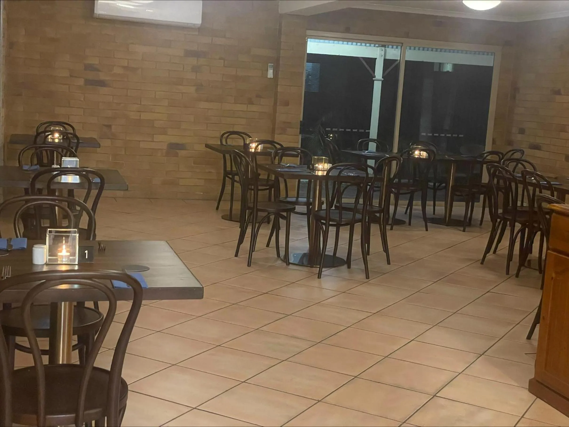 Restaurant/places to eat in Wild Scotsman Motor Inn Gin Gin QLD