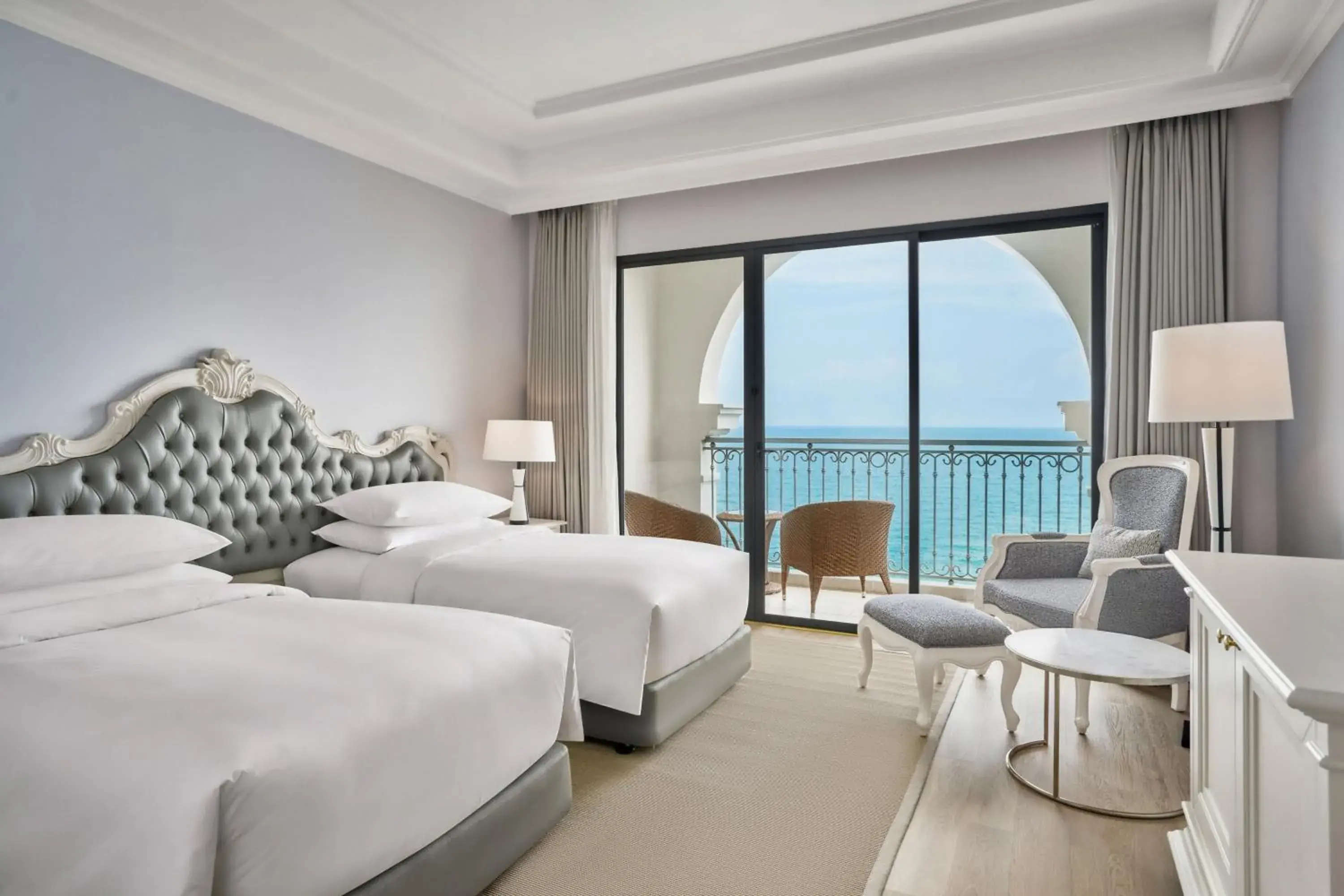 Deluxe Twin Room with Ocean View and Balcony in Sheraton Phu Quoc Long Beach Resort Deluxe Twin Room with Ocean View and Balcony in Sheraton Phu Quoc Long Beach Resort