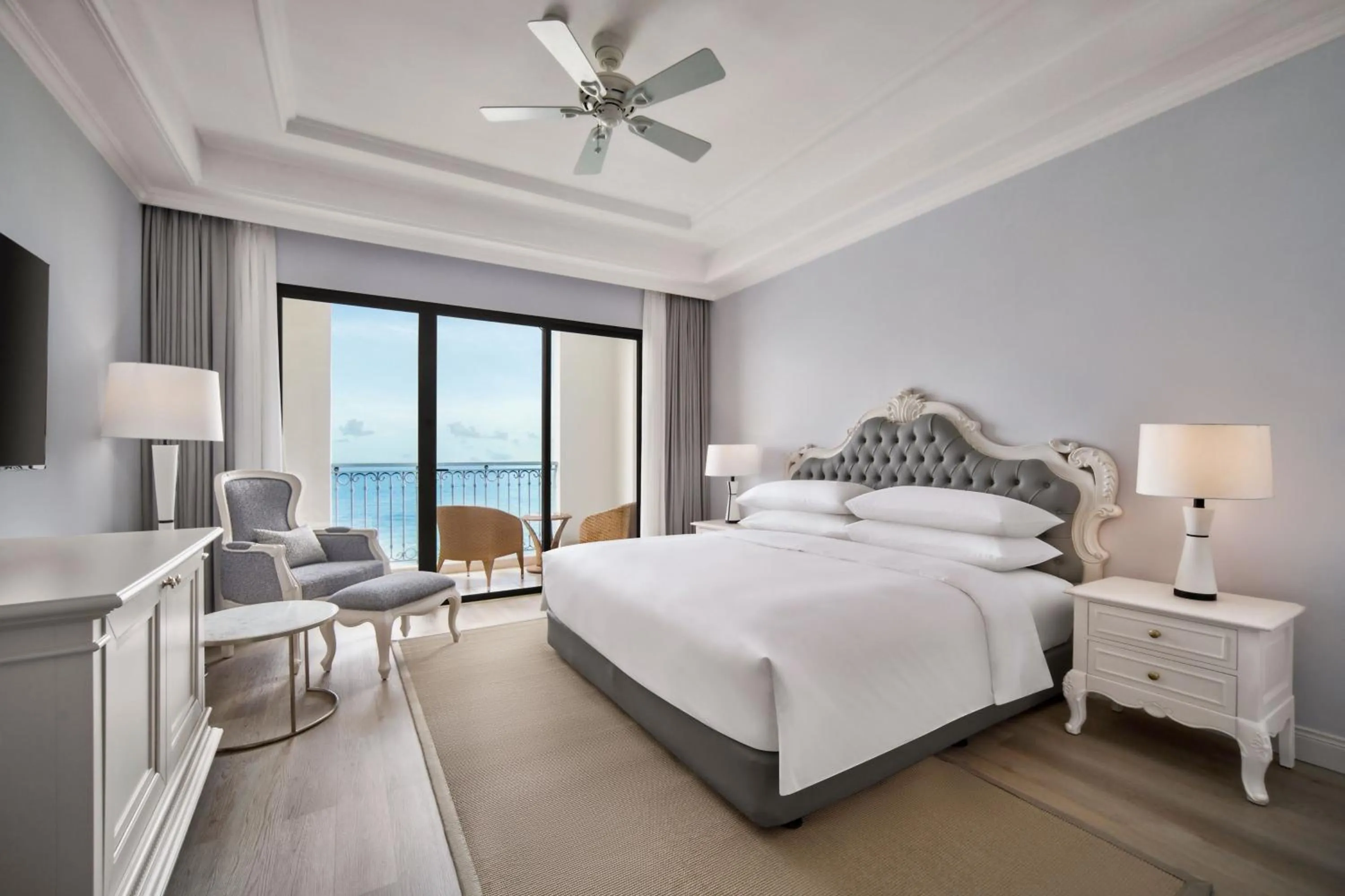 Photo of the whole room, Bed in Sheraton Phu Quoc Long Beach Resort