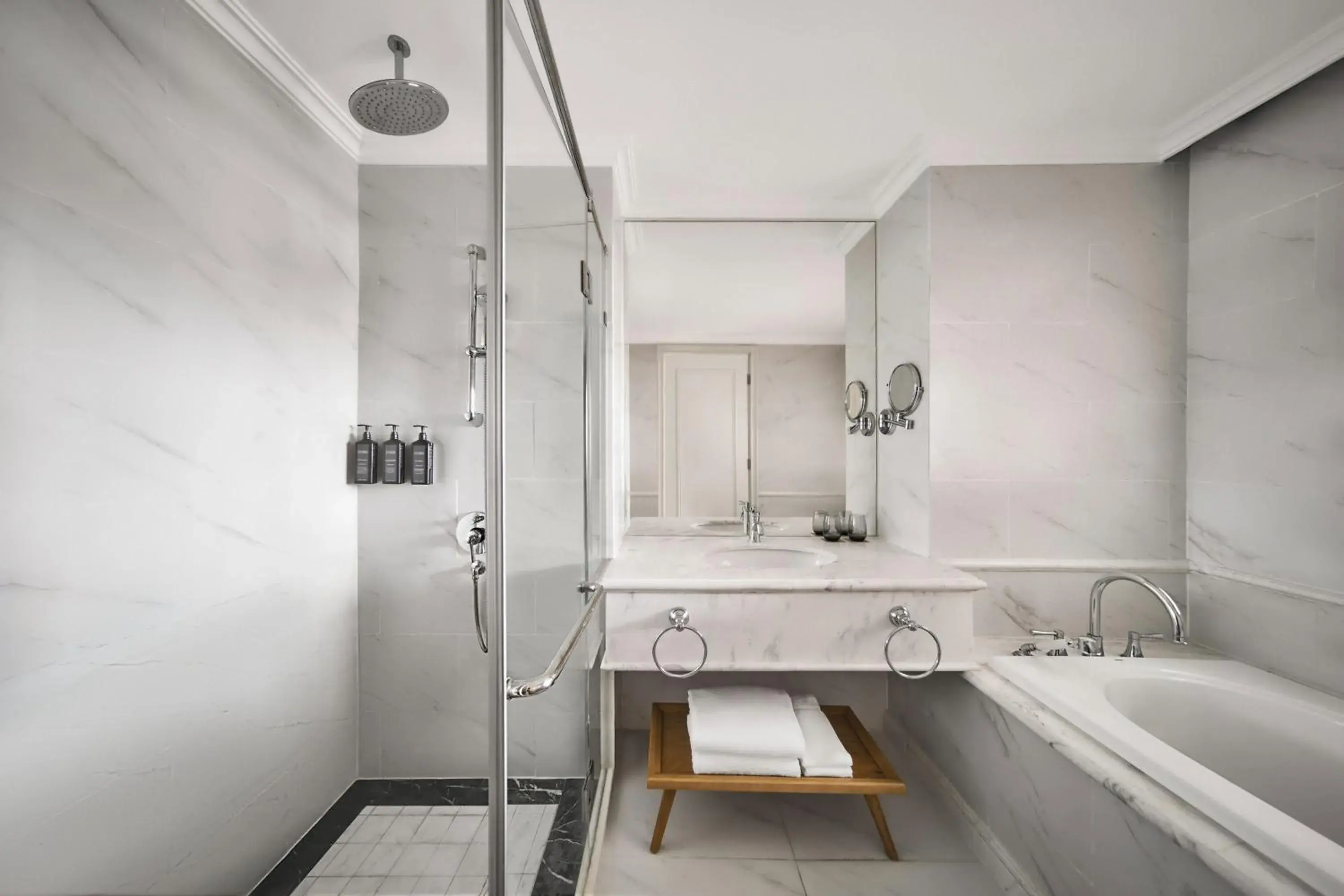 Deluxe King Room with Balcony and Ocean View in Sheraton Phu Quoc Long Beach Resort Deluxe King Room with Balcony and Ocean View in Sheraton Phu Quoc Long Beach Resort