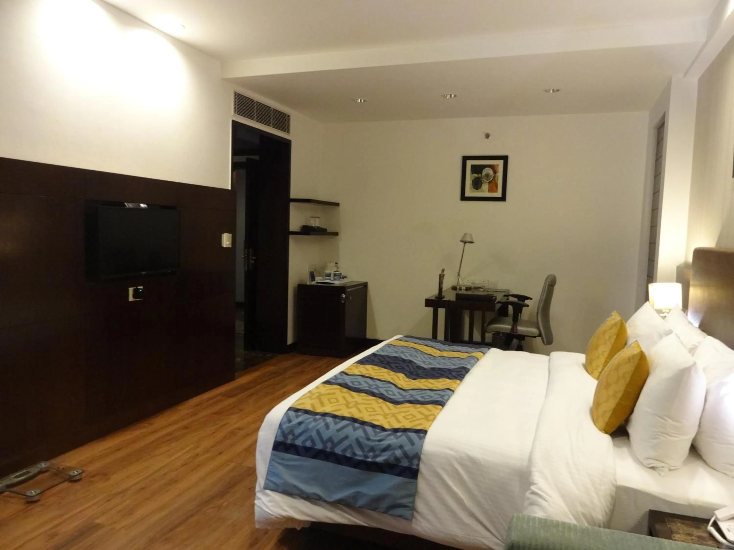 Photo of the whole room, Bed in Fortune Park Orange, Sidhrawali, Gurugram - Member ITC Hotels' Group