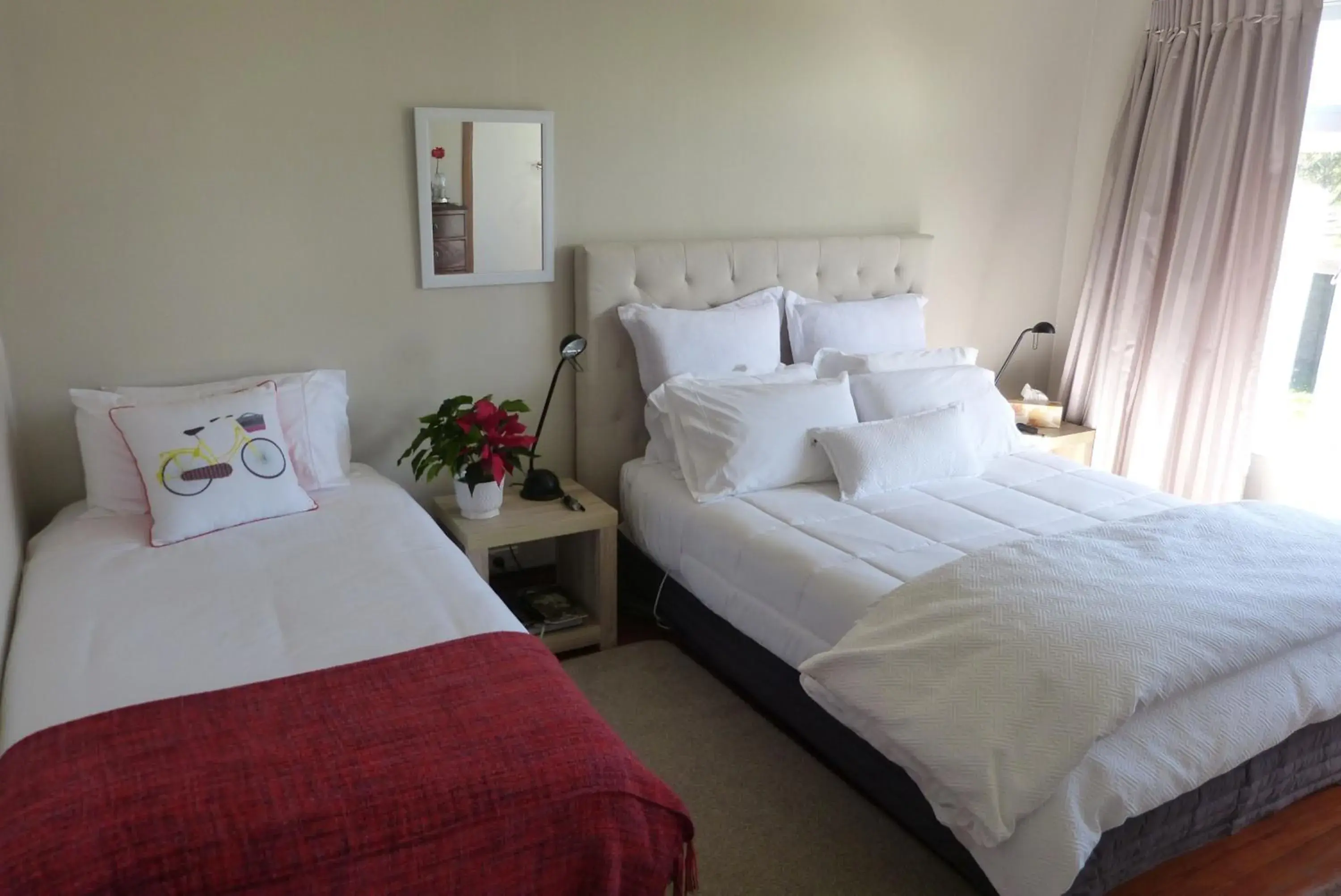 Queen Room with Garden View in Miranda Homestead B&B Queen Room with Garden View in Miranda Homestead B&B