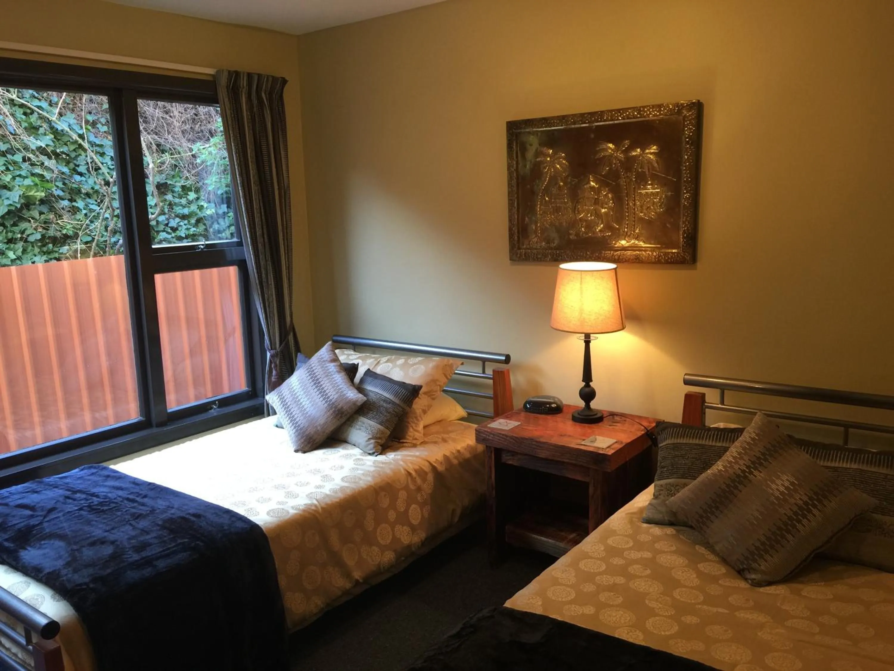 Shower, Bed in Harbour Lodge