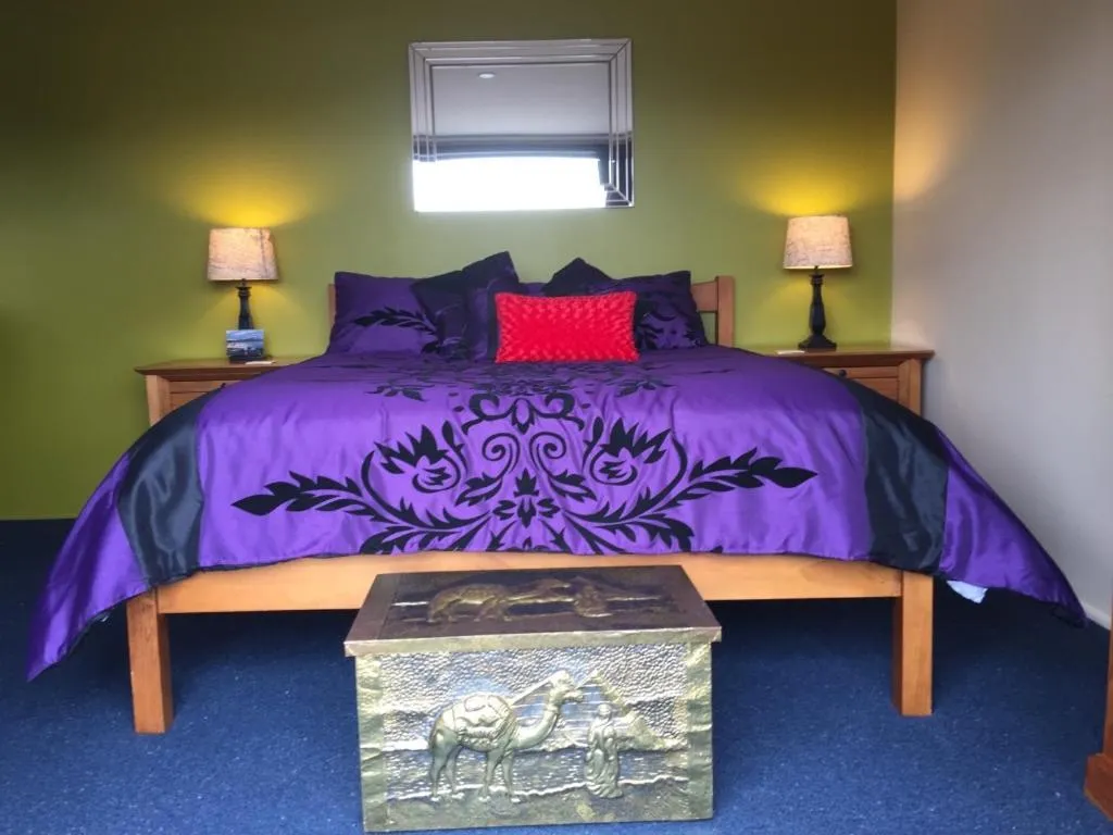 Patio, Bed in Harbour Lodge