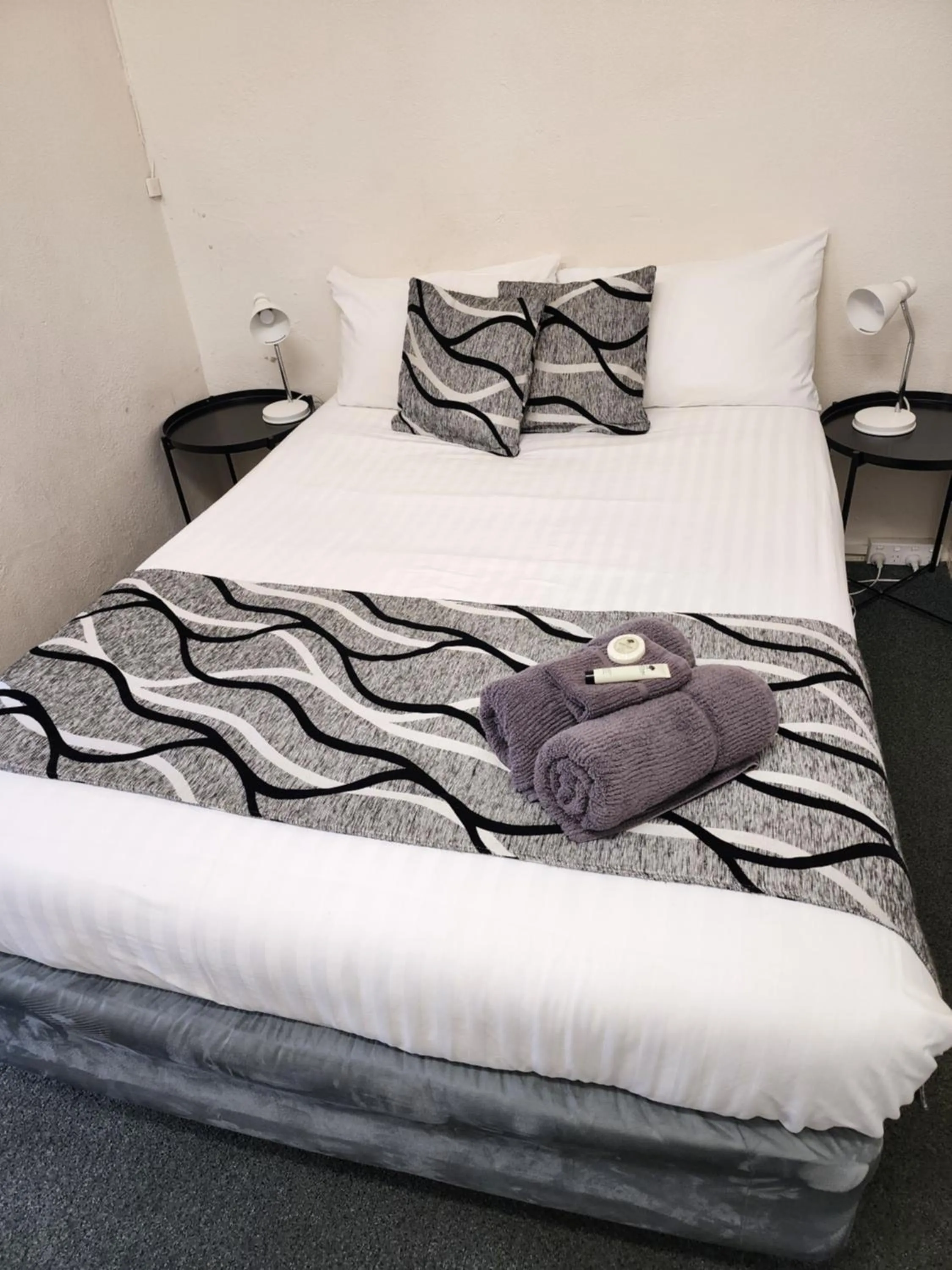 Bed in Inverell Motel