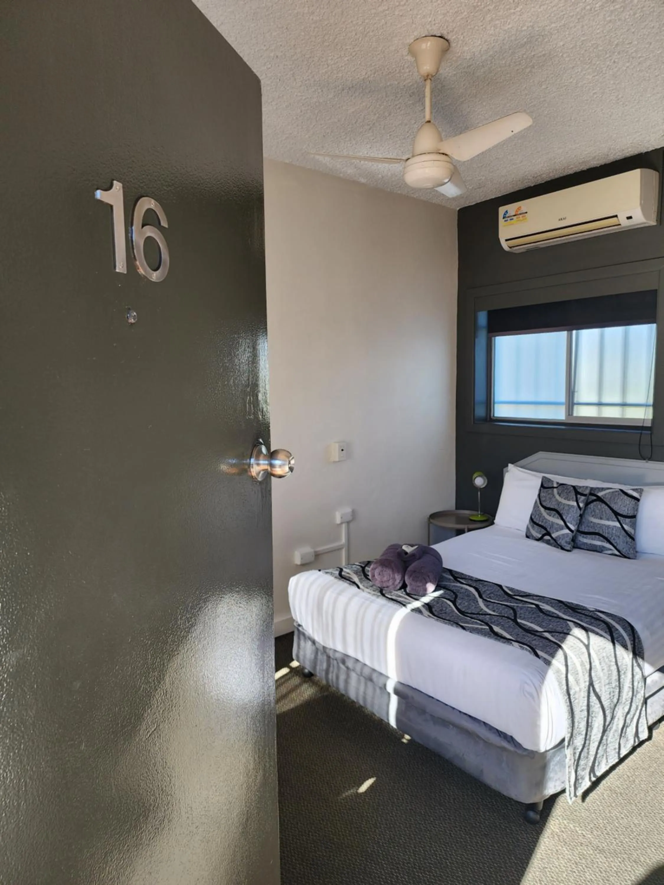 Bed in Inverell Motel