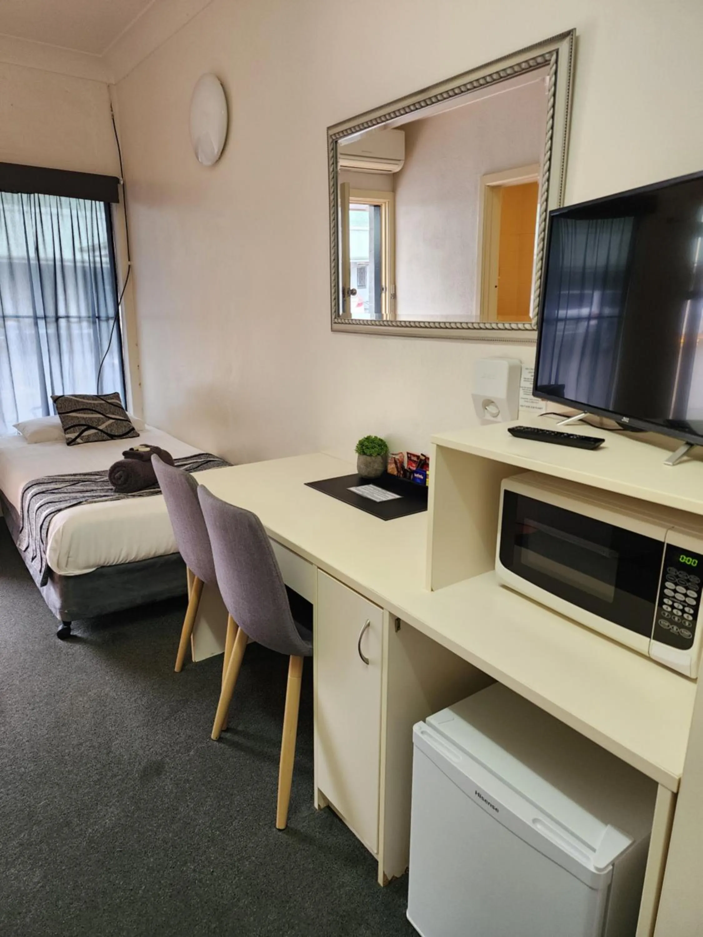 Bed in Inverell Motel