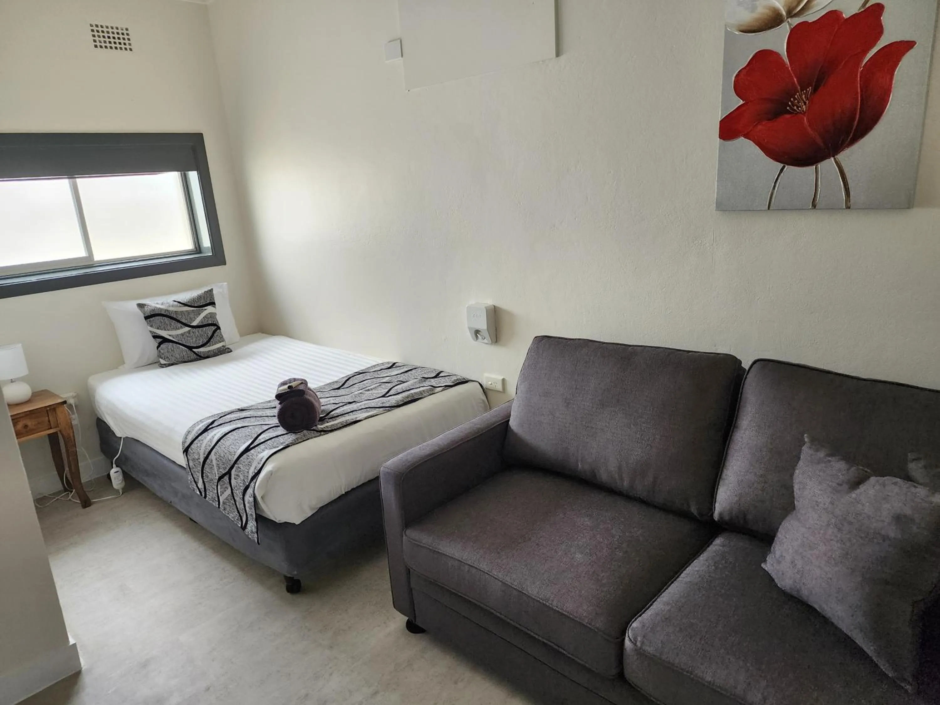 Bed in Inverell Motel