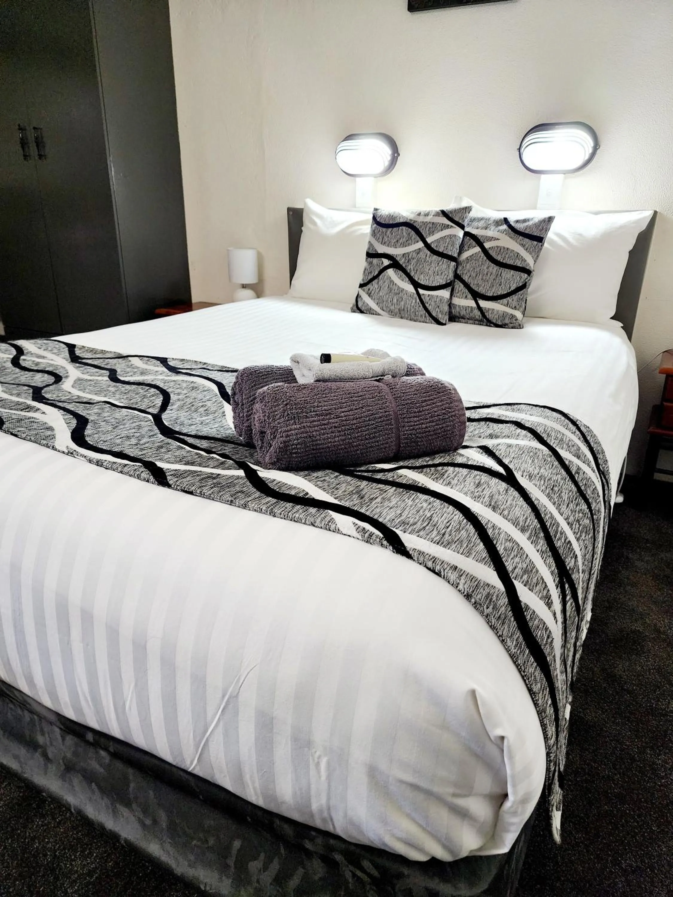 Bed in Inverell Motel