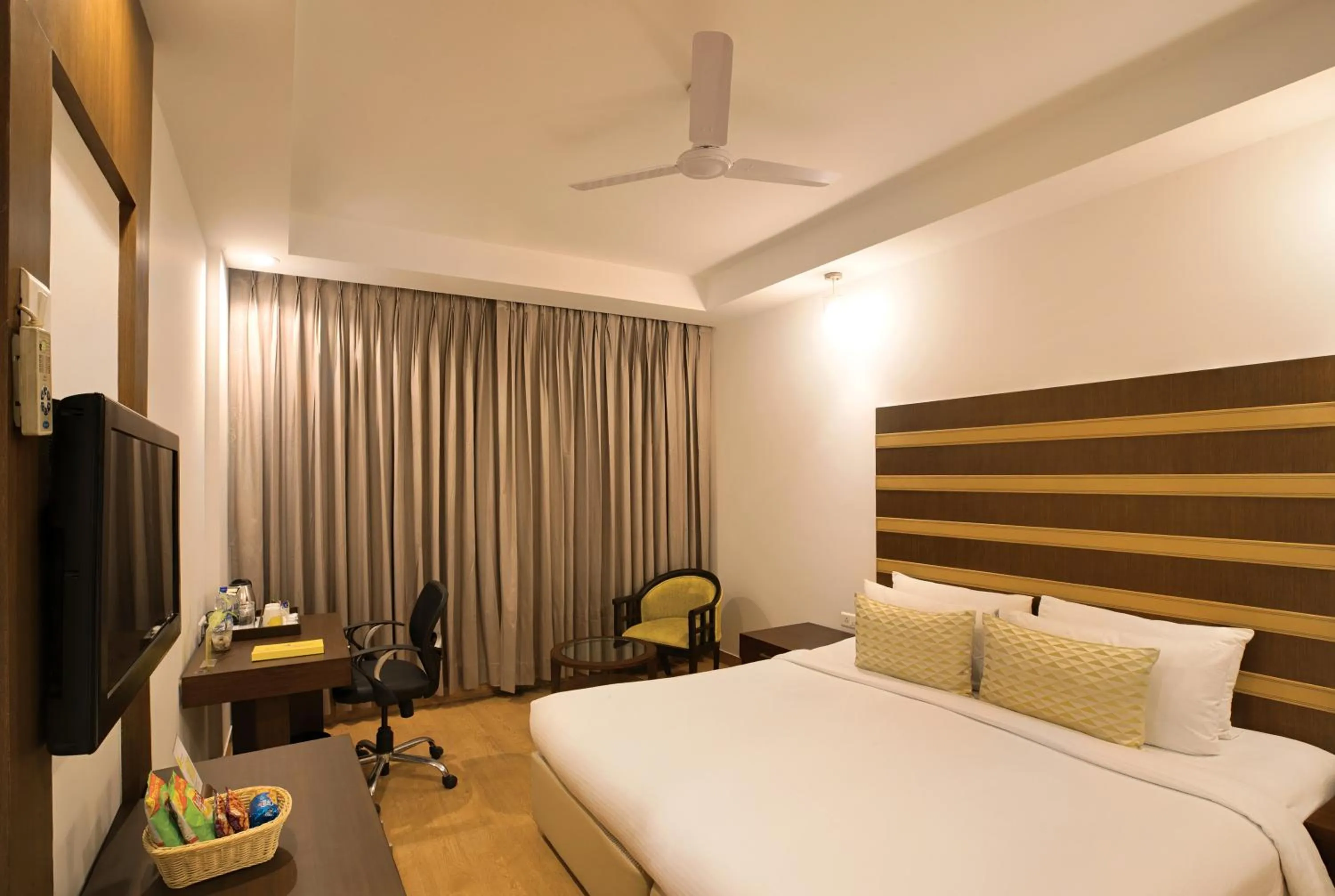 Bedroom, Bed in Lemon Tree Hotel Alwar,Sariska