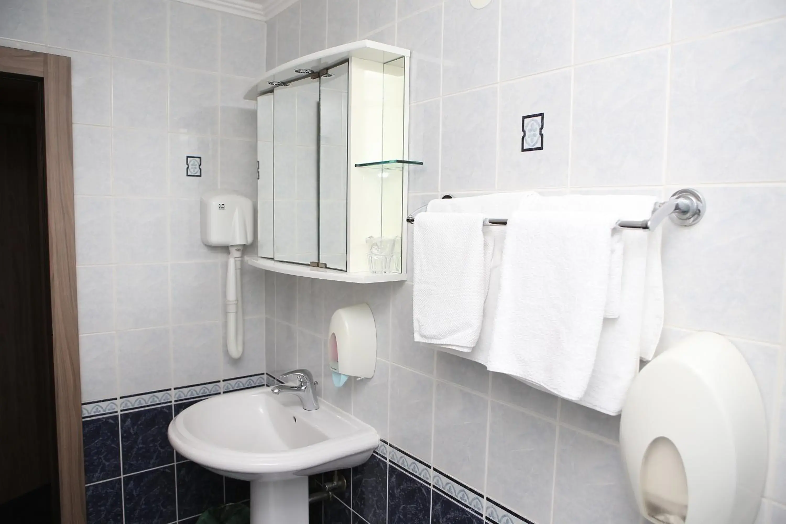 Quadruple Room in Hotel Ana Quadruple Room in Hotel Ana