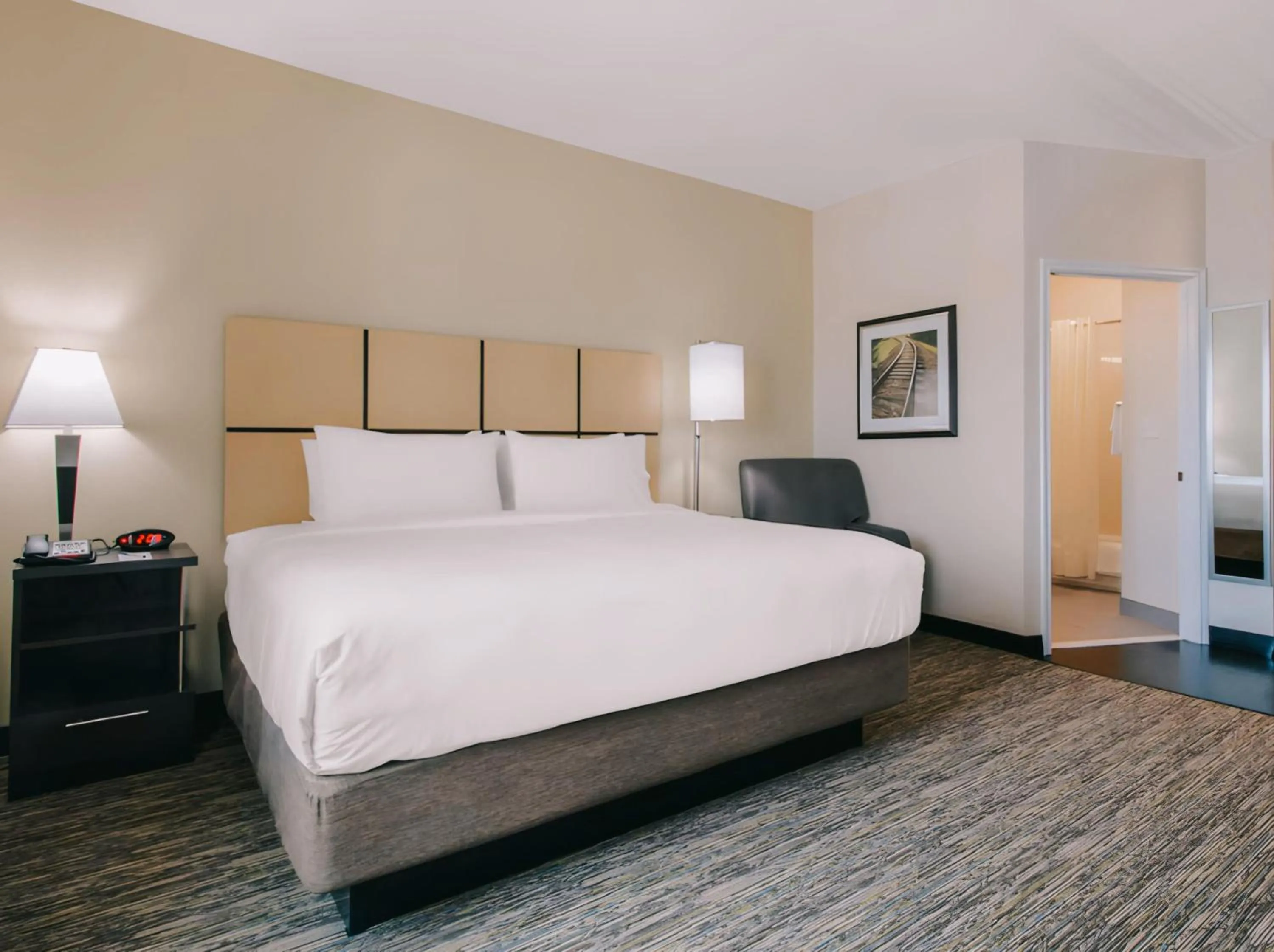 Bedroom, Bed in Candlewood Suites San Antonio Airport by IHG