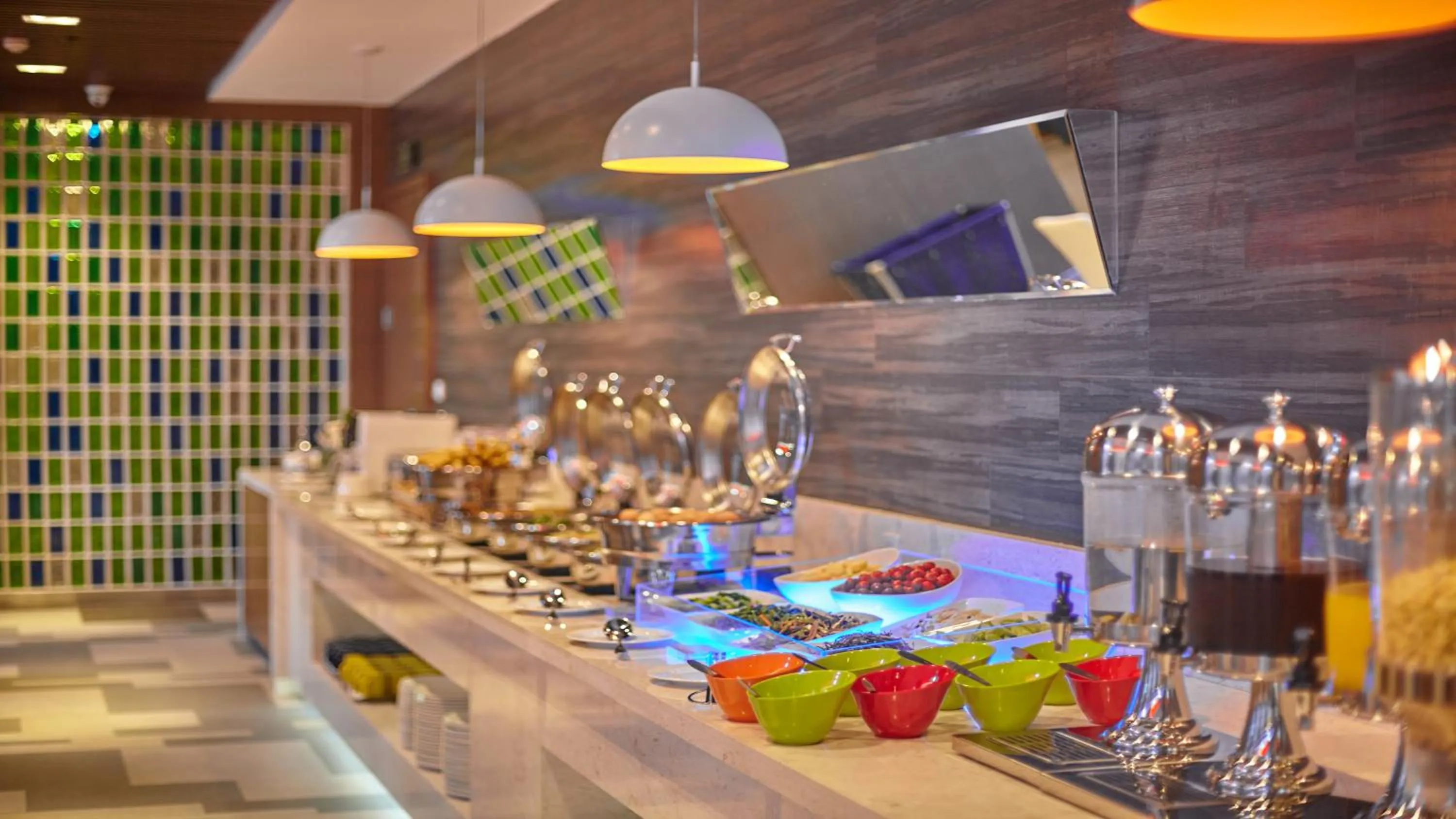 Restaurant/places to eat in Holiday Inn Express Baoji City Centre by IHG