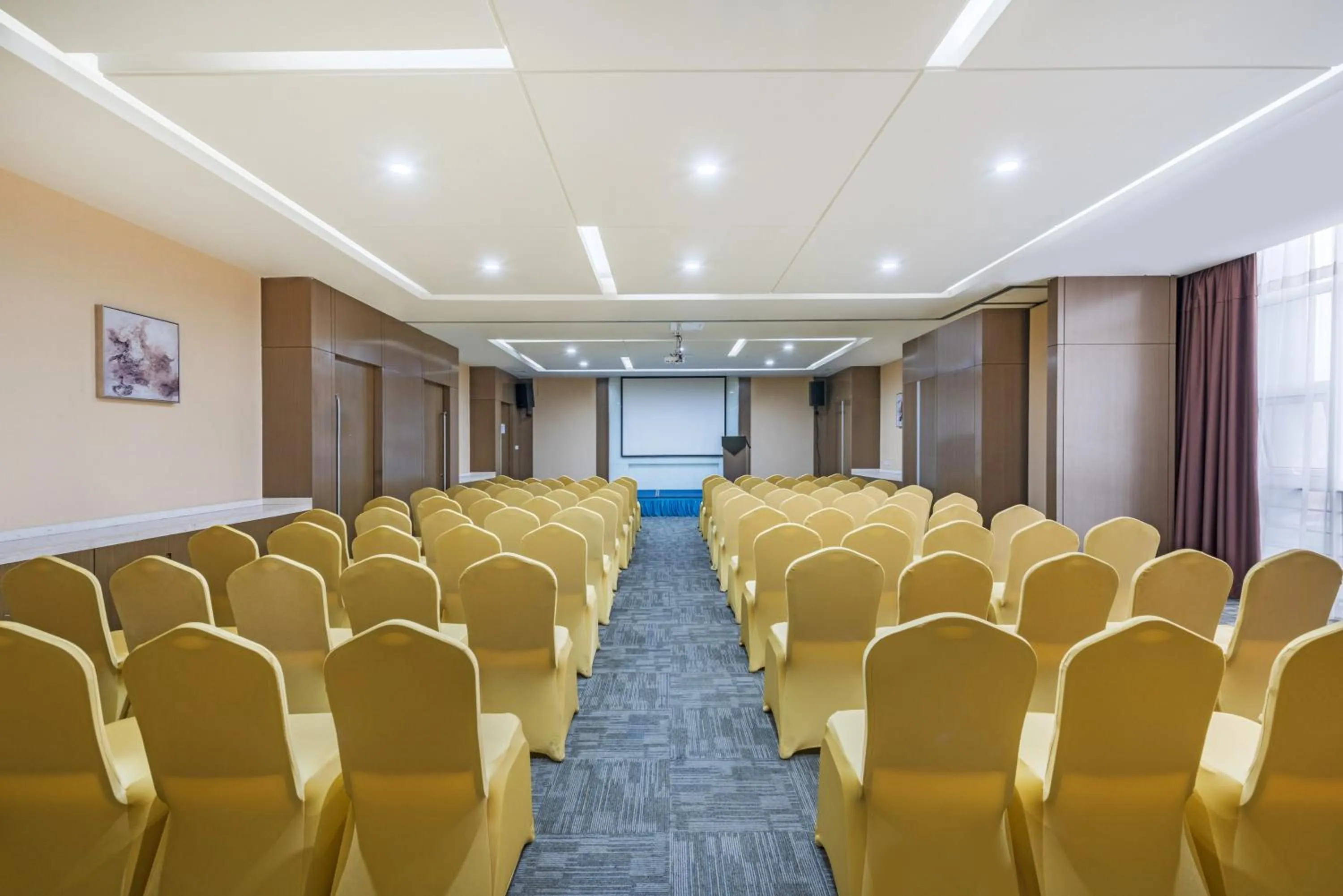 Meeting/conference room in Holiday Inn Express Baoji City Centre by IHG