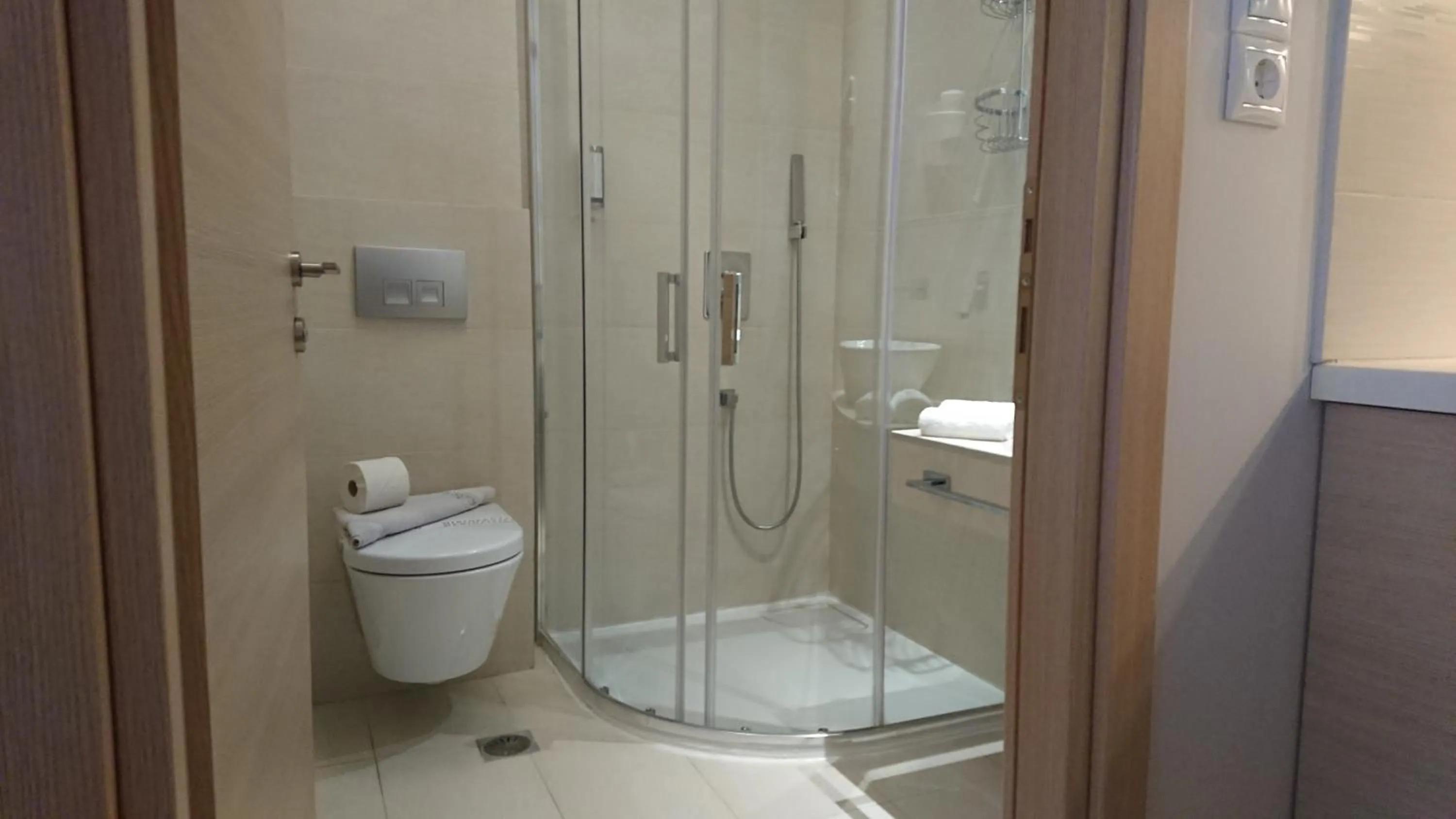 Bathroom in Diolkos Studios