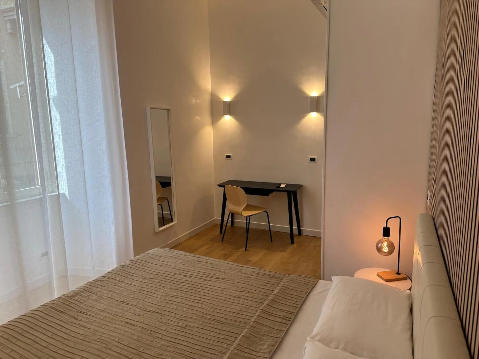 Bedroom, Bed in Green Hotel