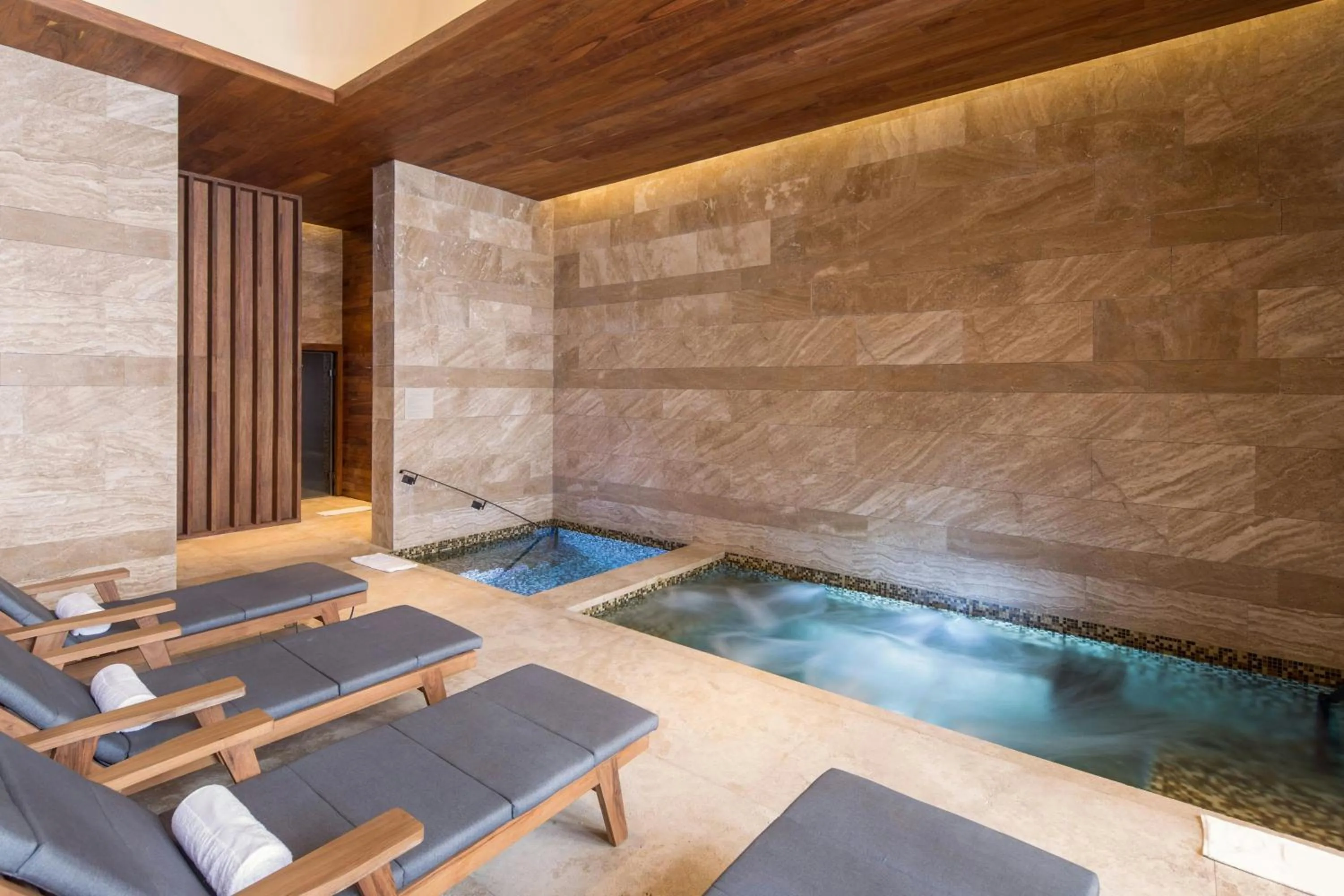 Swimming pool in JW Marriott Los Cabos Beach Resort & Spa