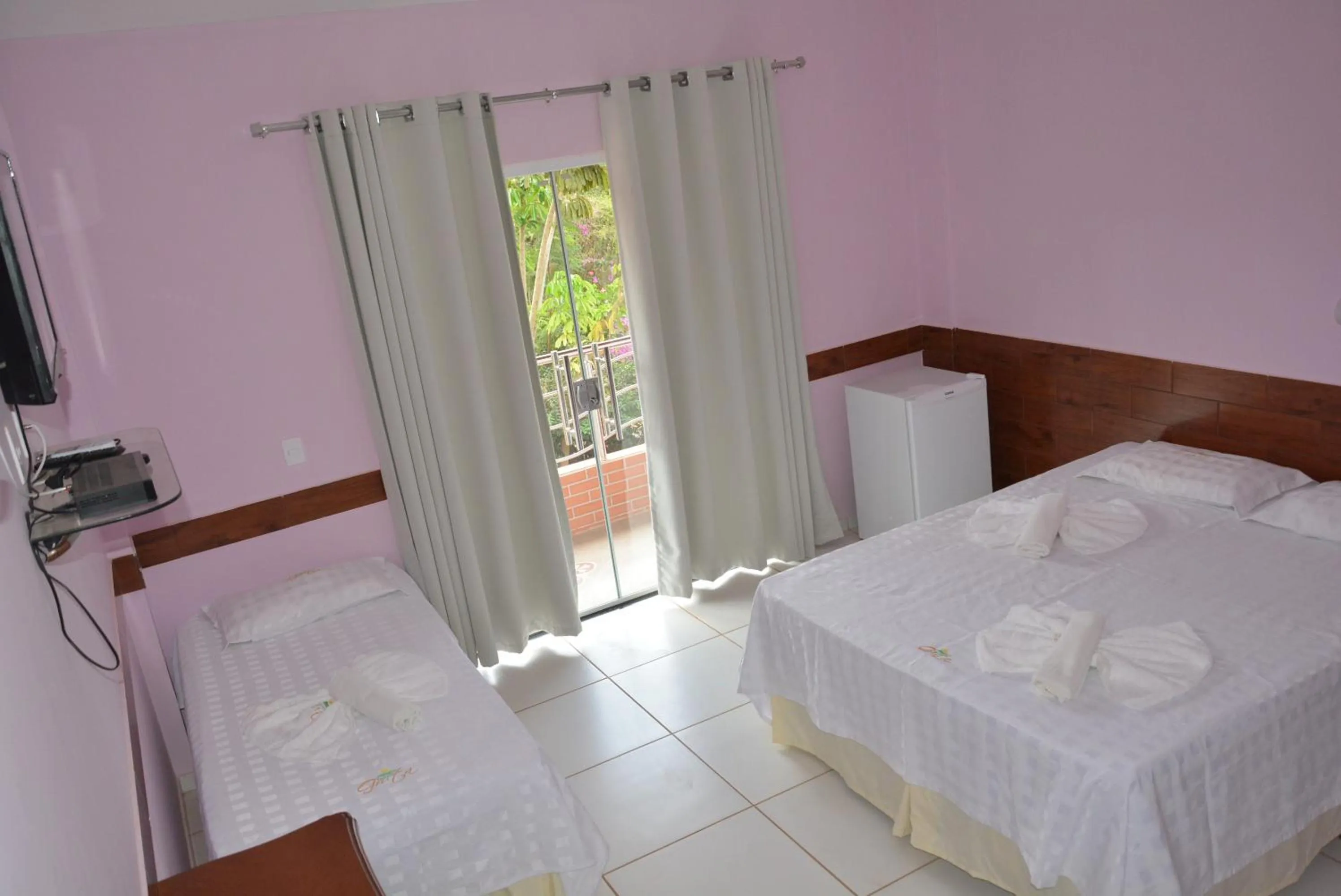 Photo of the whole room, Bed in Pousada Gruta