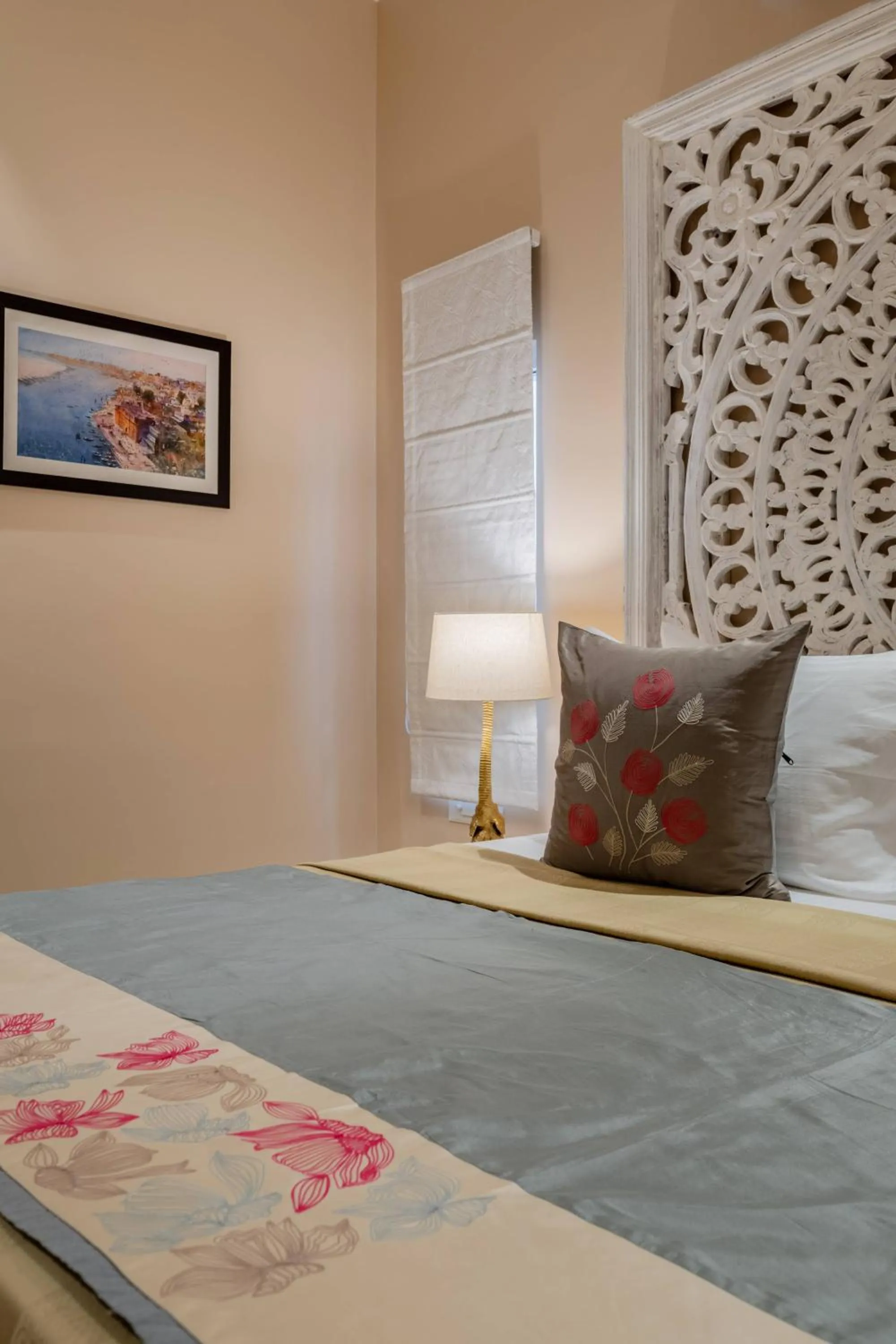 Bed in juSTa Luxe Kashi Parampara, Varanasi