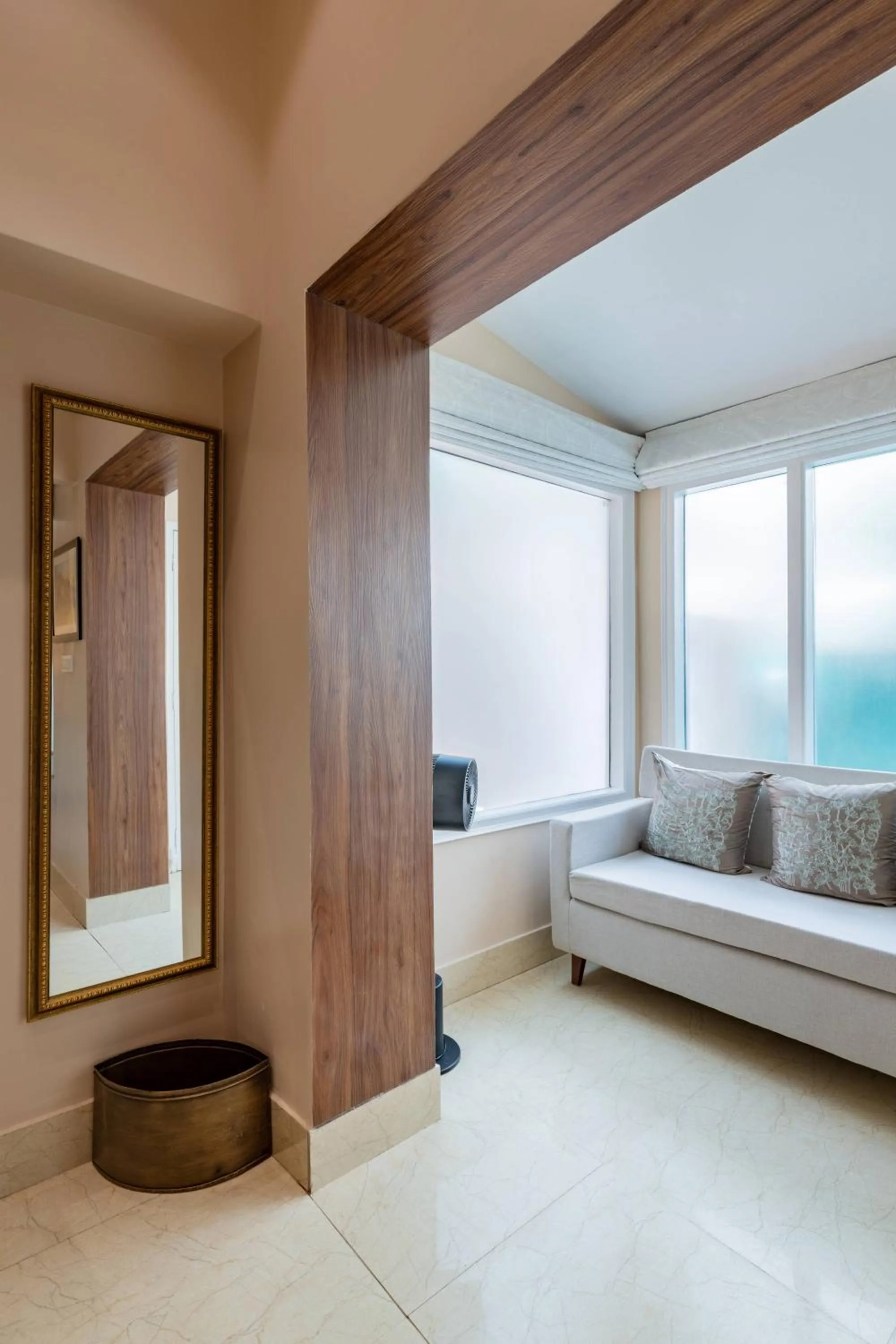 Seating area, Bed in juSTa Luxe Kashi Parampara, Varanasi