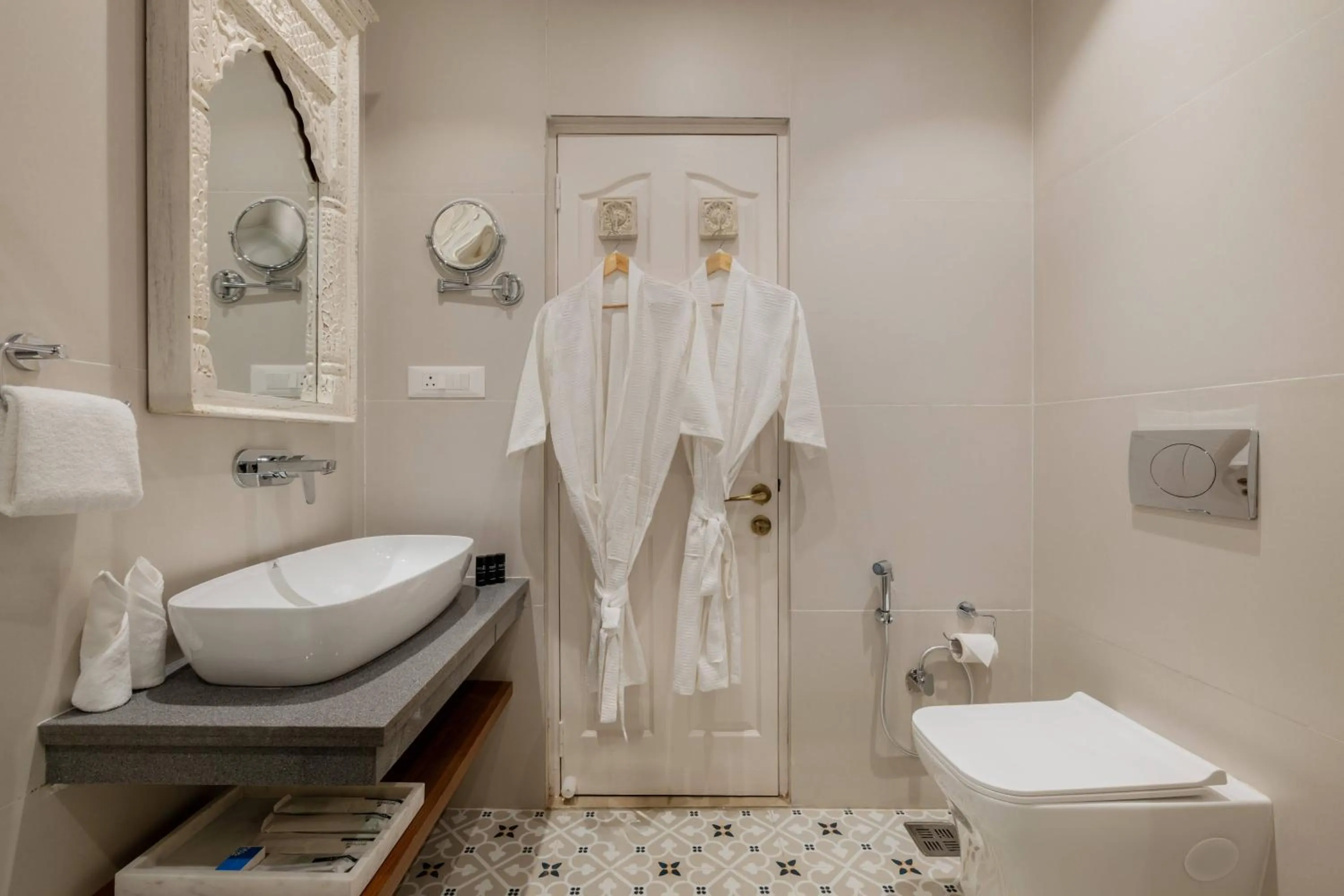 Toilet in juSTa Luxe Kashi Parampara, Varanasi