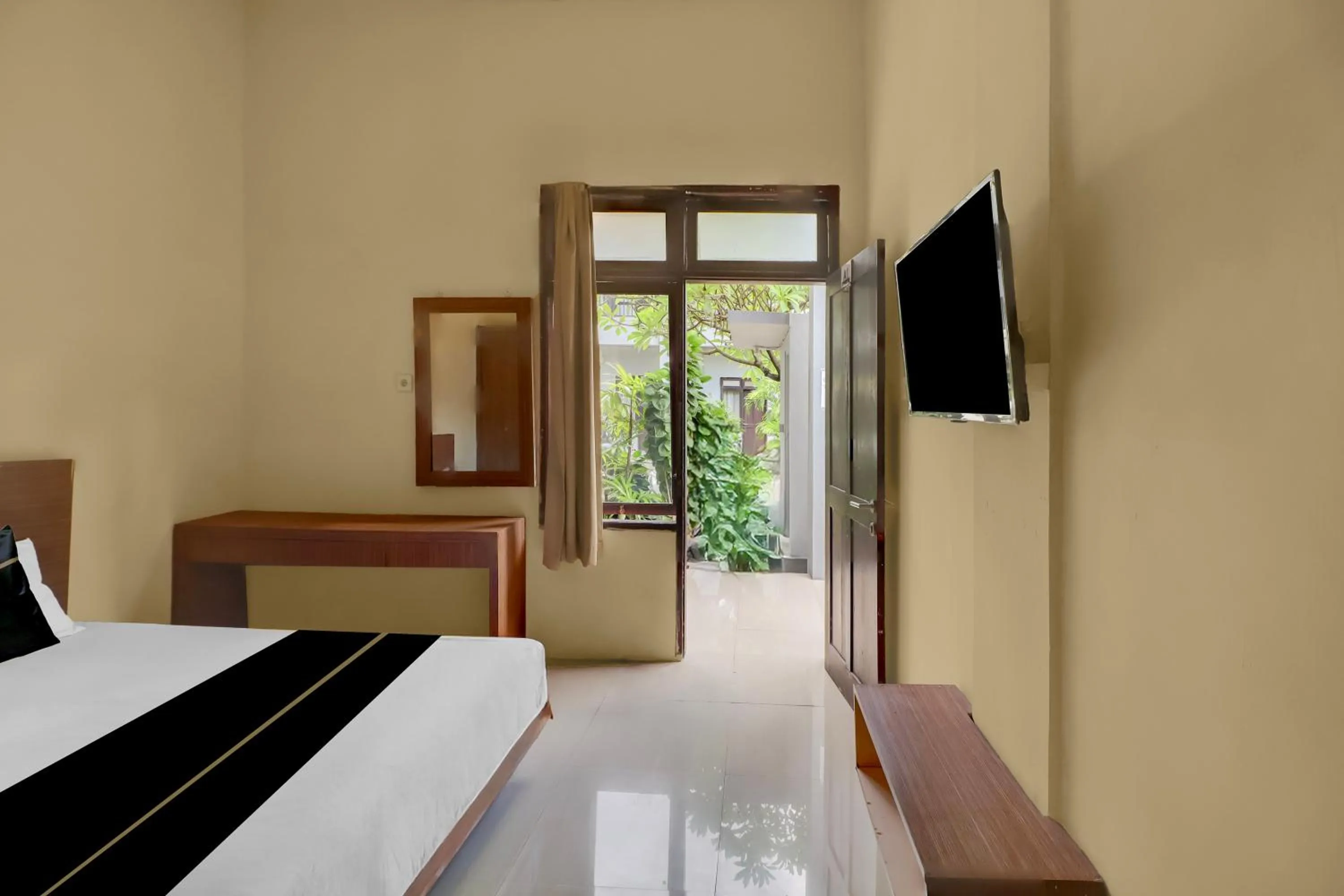 Bedroom in Hotel O near Trans Studio Theme Park formerly Cyloam Residence