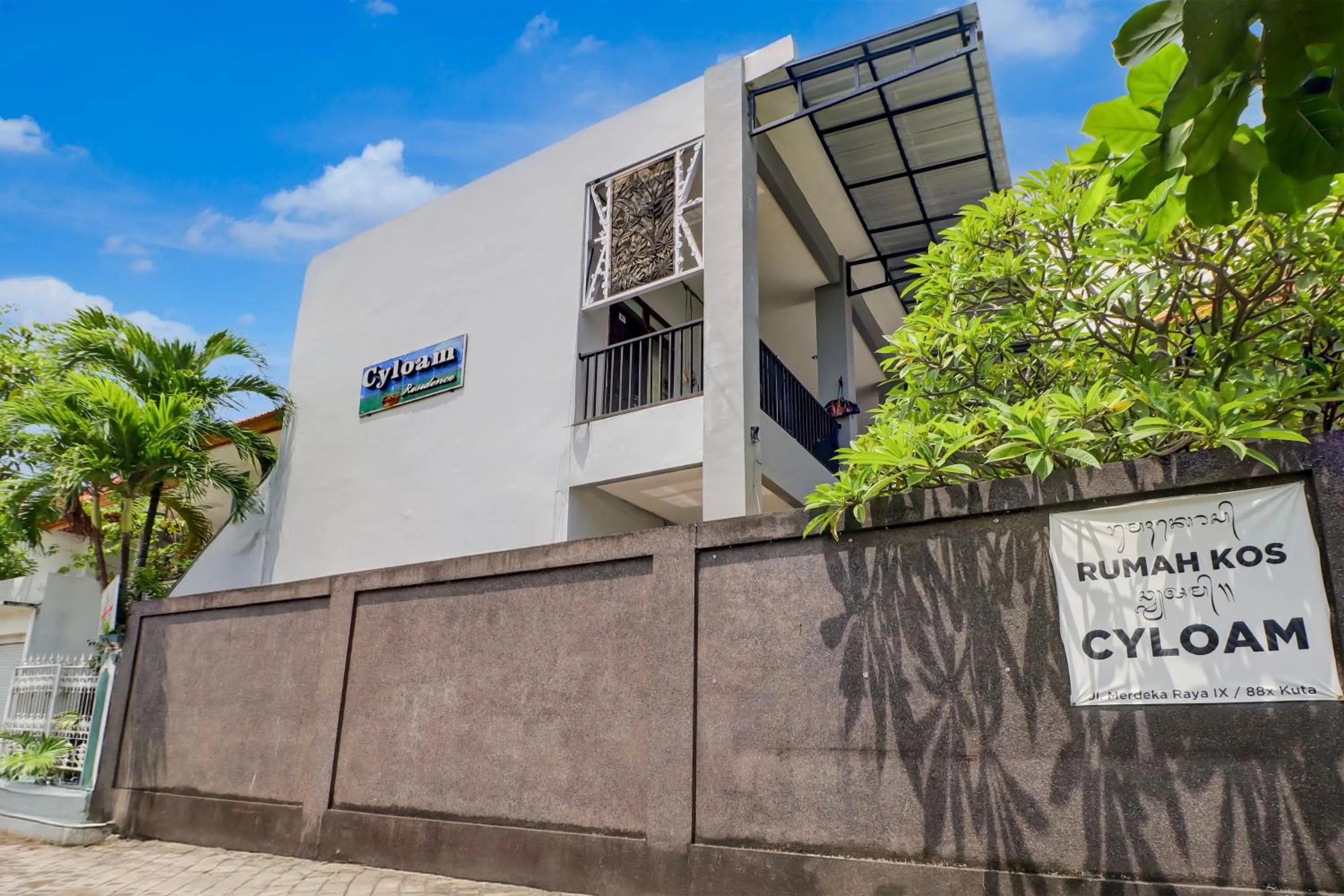 Facade/entrance in Hotel O near Trans Studio Theme Park formerly Cyloam Residence