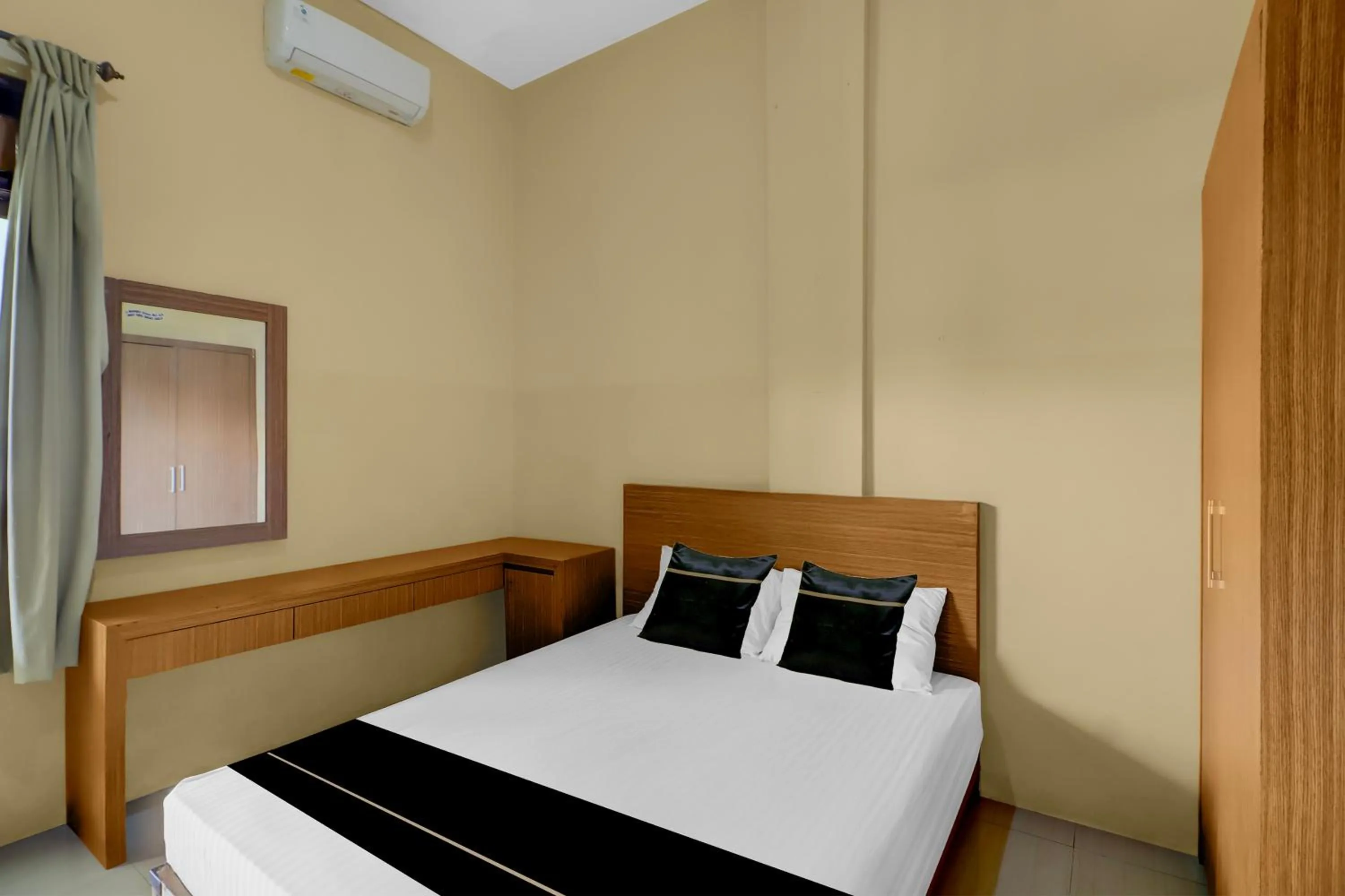Bedroom in Hotel O near Trans Studio Theme Park formerly Cyloam Residence