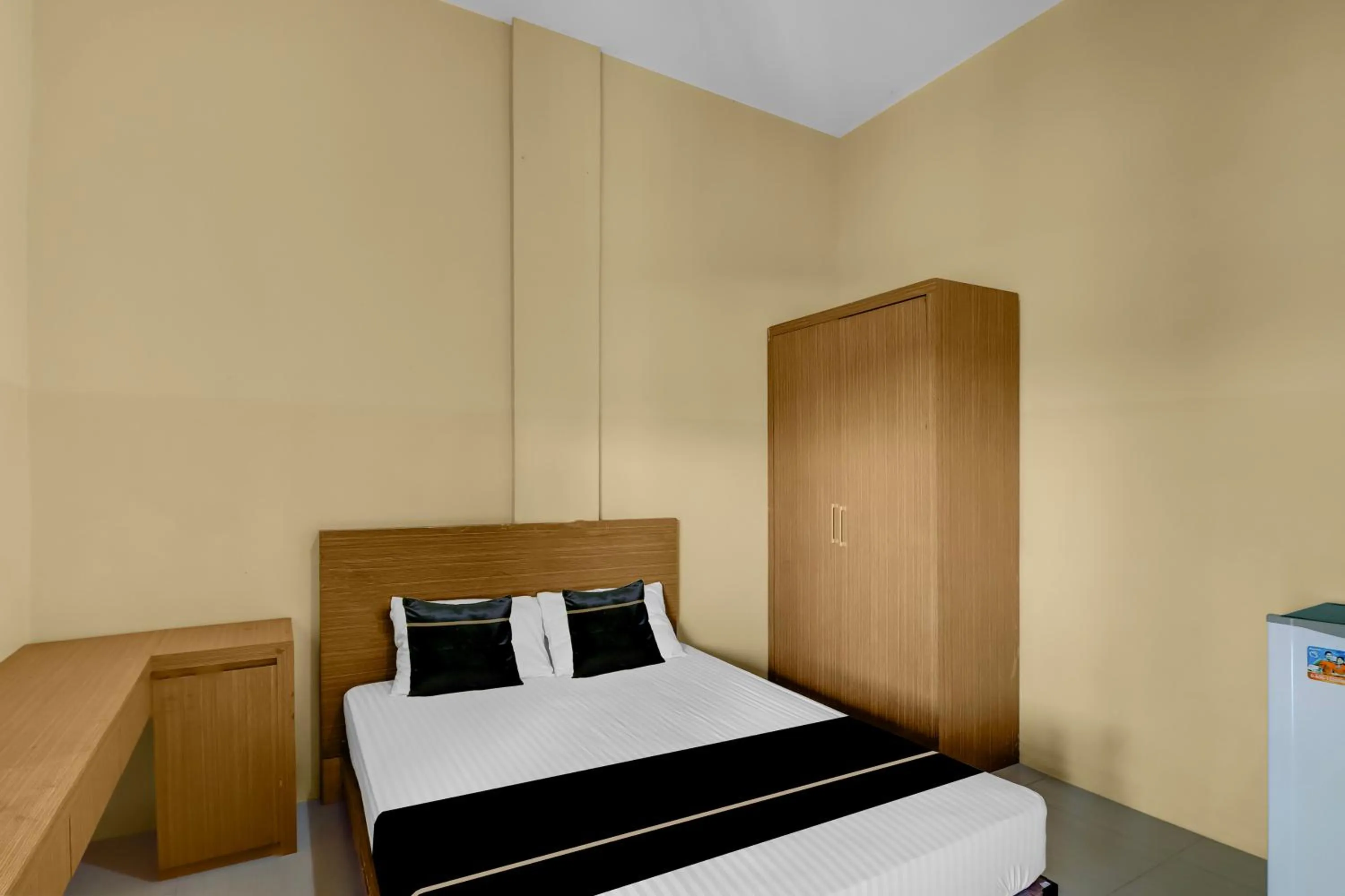 Bedroom in Hotel O near Trans Studio Theme Park formerly Cyloam Residence